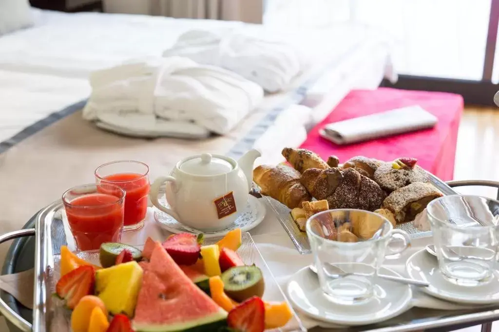 Food and drinks, Breakfast in Bike Hotel Touring Gardone Riviera & Private Wellness
