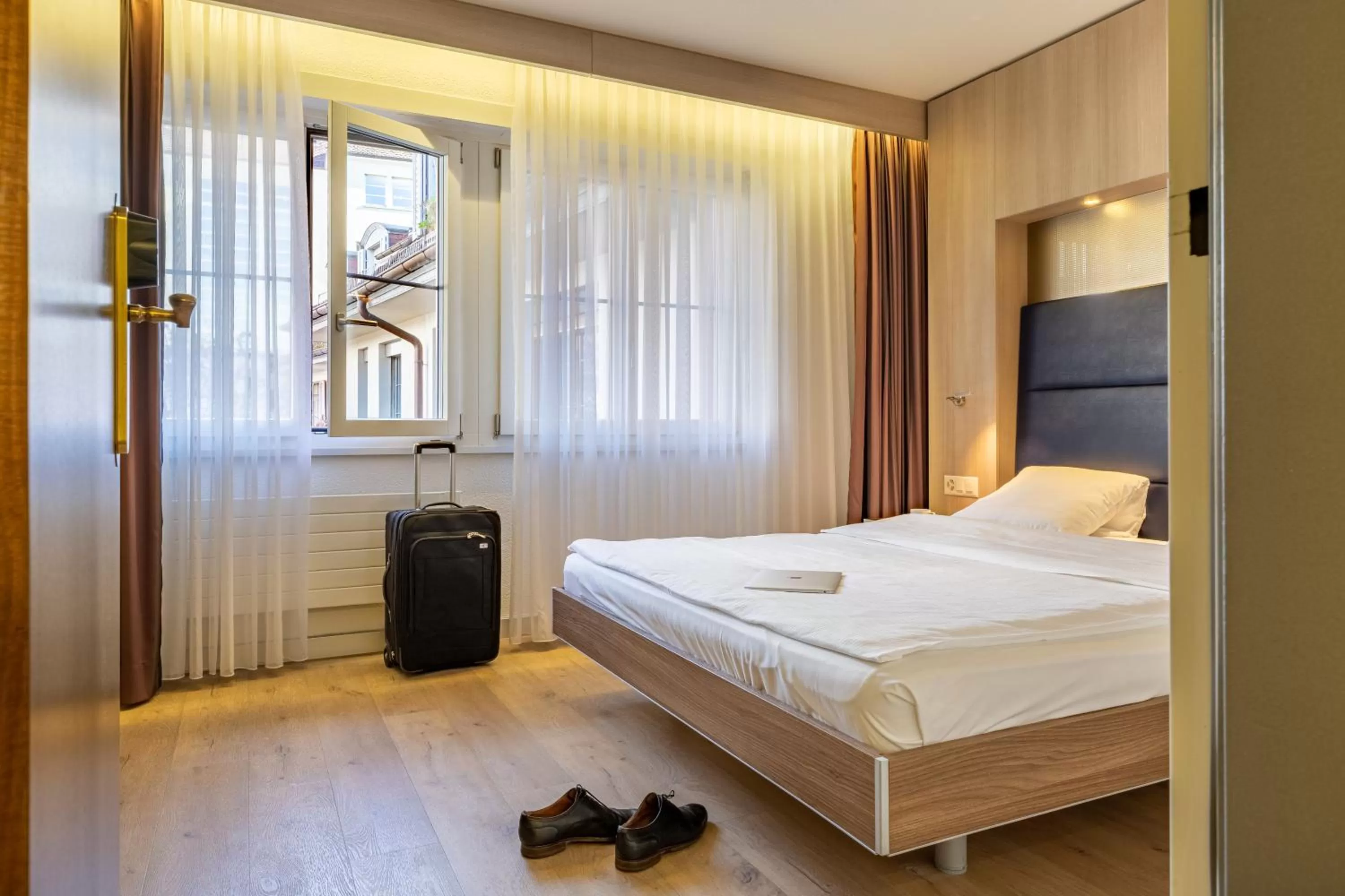 Staff, Bed in Hotel Alexander Zurich Old Town