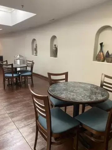 Dining Area in Holiday Inn Express Hotel & Suites Hinesville, an IHG Hotel
