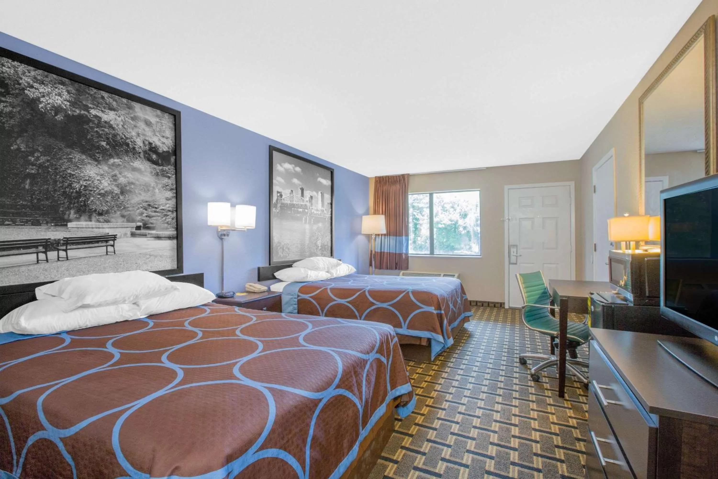 Photo of the whole room, Bed in Super 8 by Wyndham Brinkley