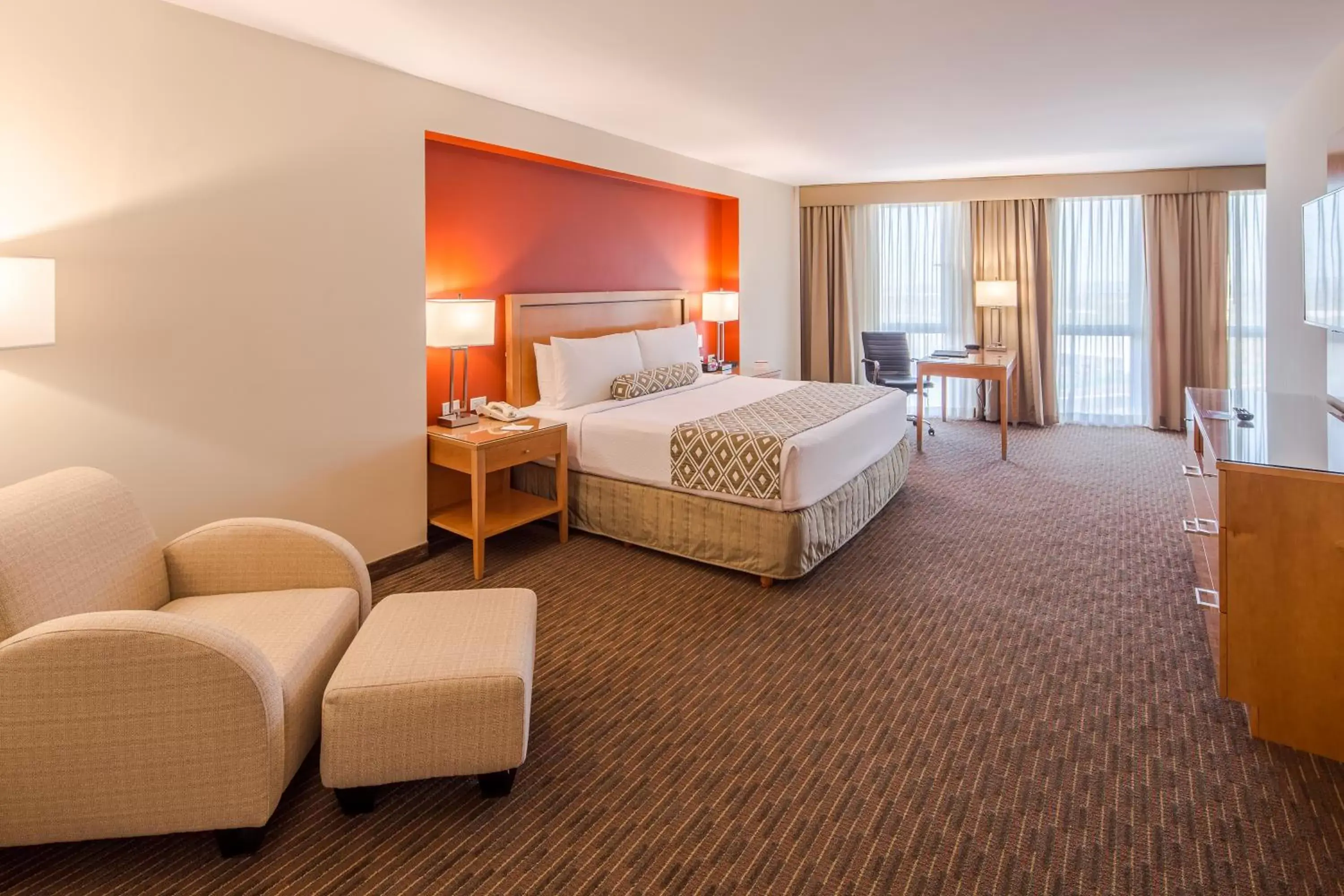 Bedroom, Bed in Crowne Plaza Monterrey Aeropuerto, an IHG Hotel