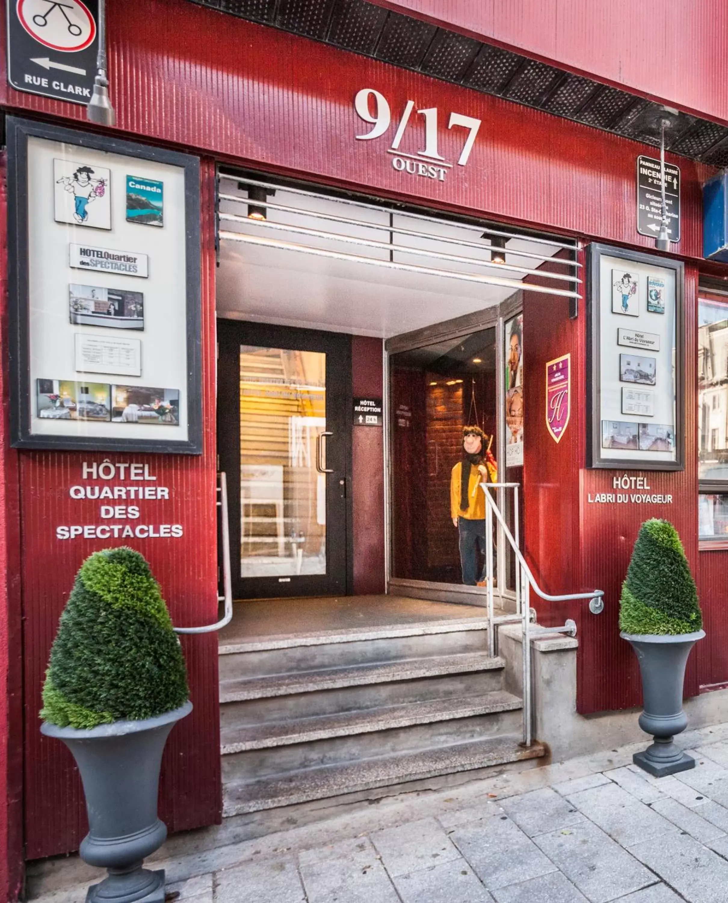 Facade/entrance in Hotel Quartier des Spectacles