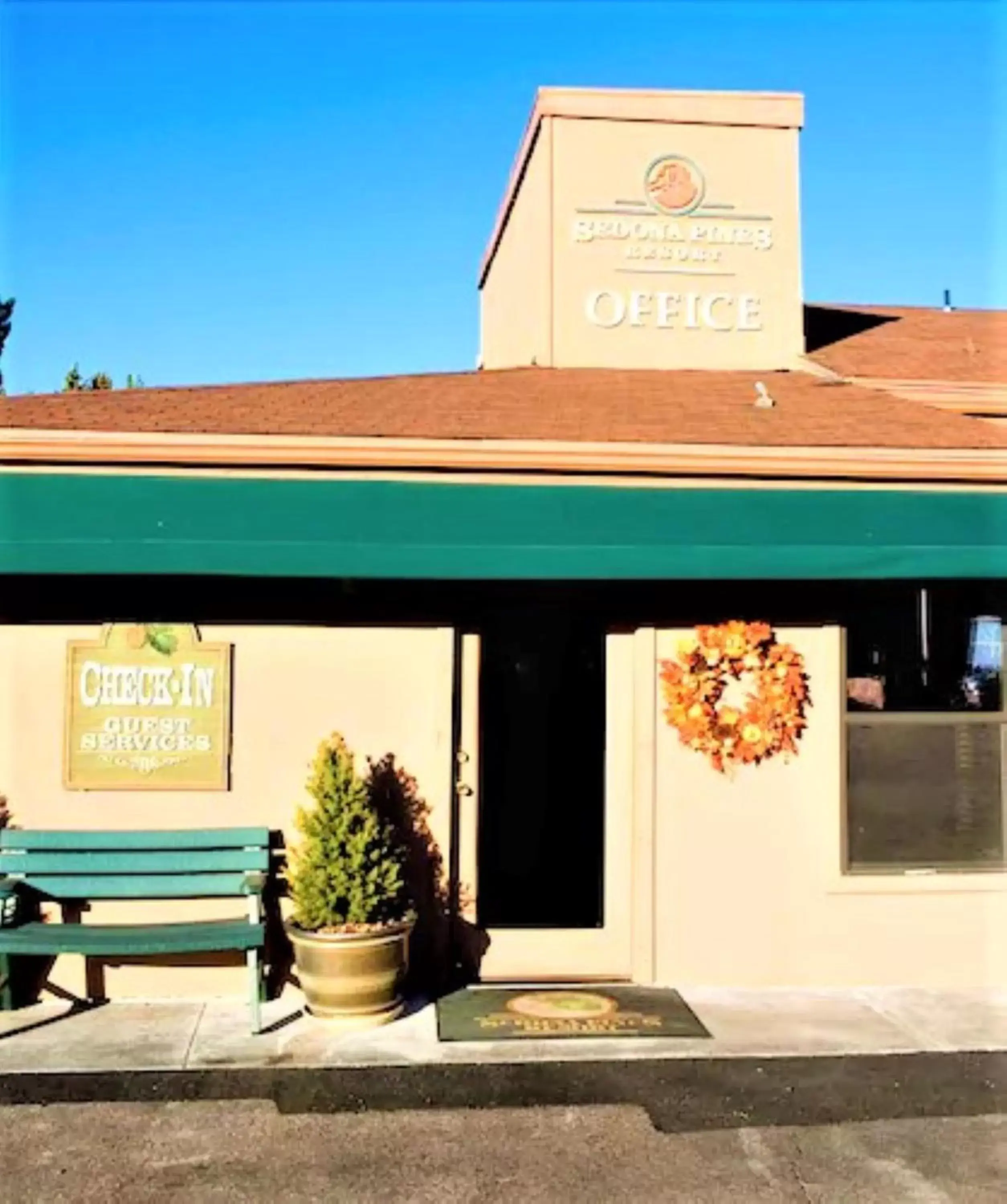 Lobby or reception, Property Logo/Sign in Sedona Pines Resort