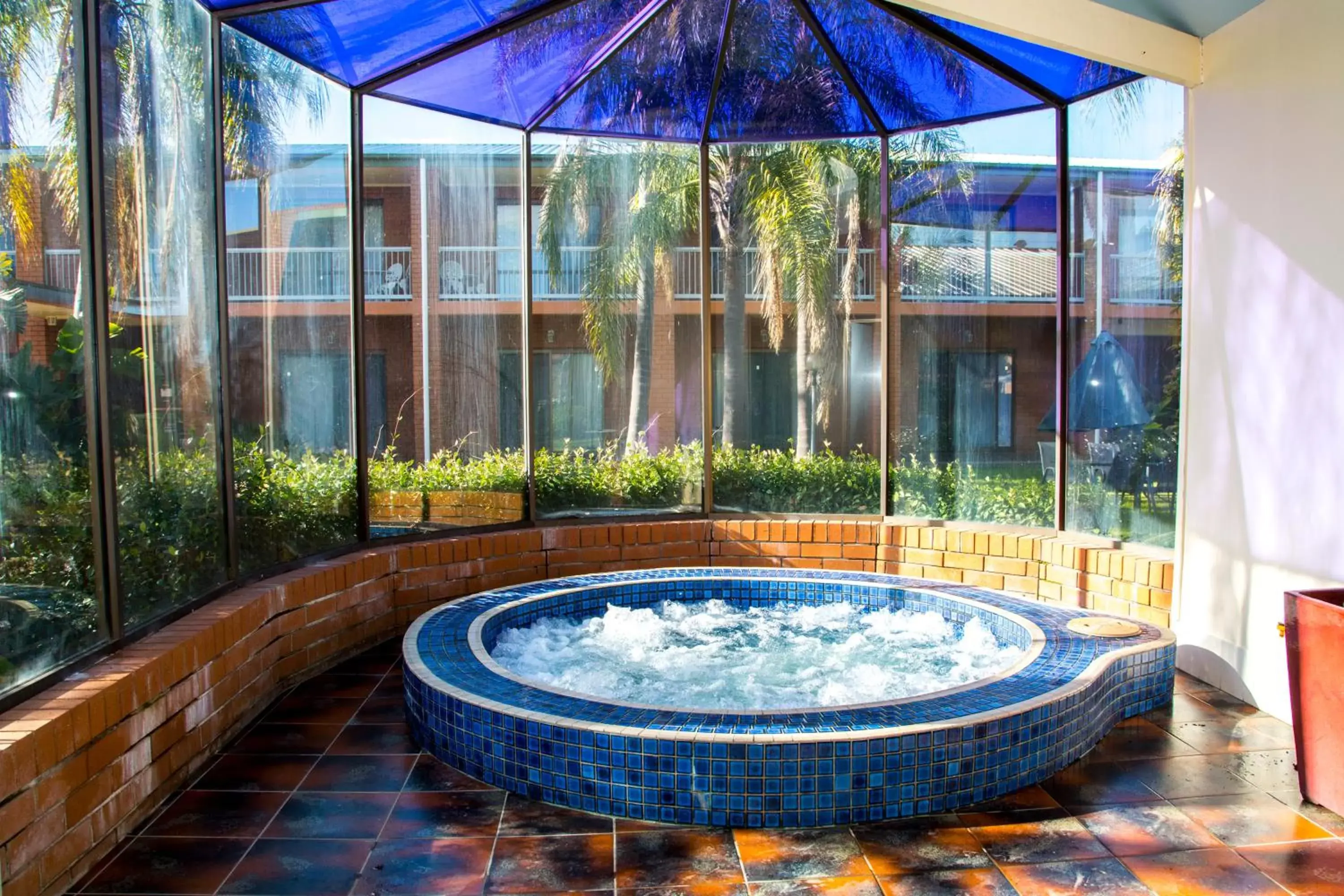 Swimming Pool in Crystal Fountain Motel Albury