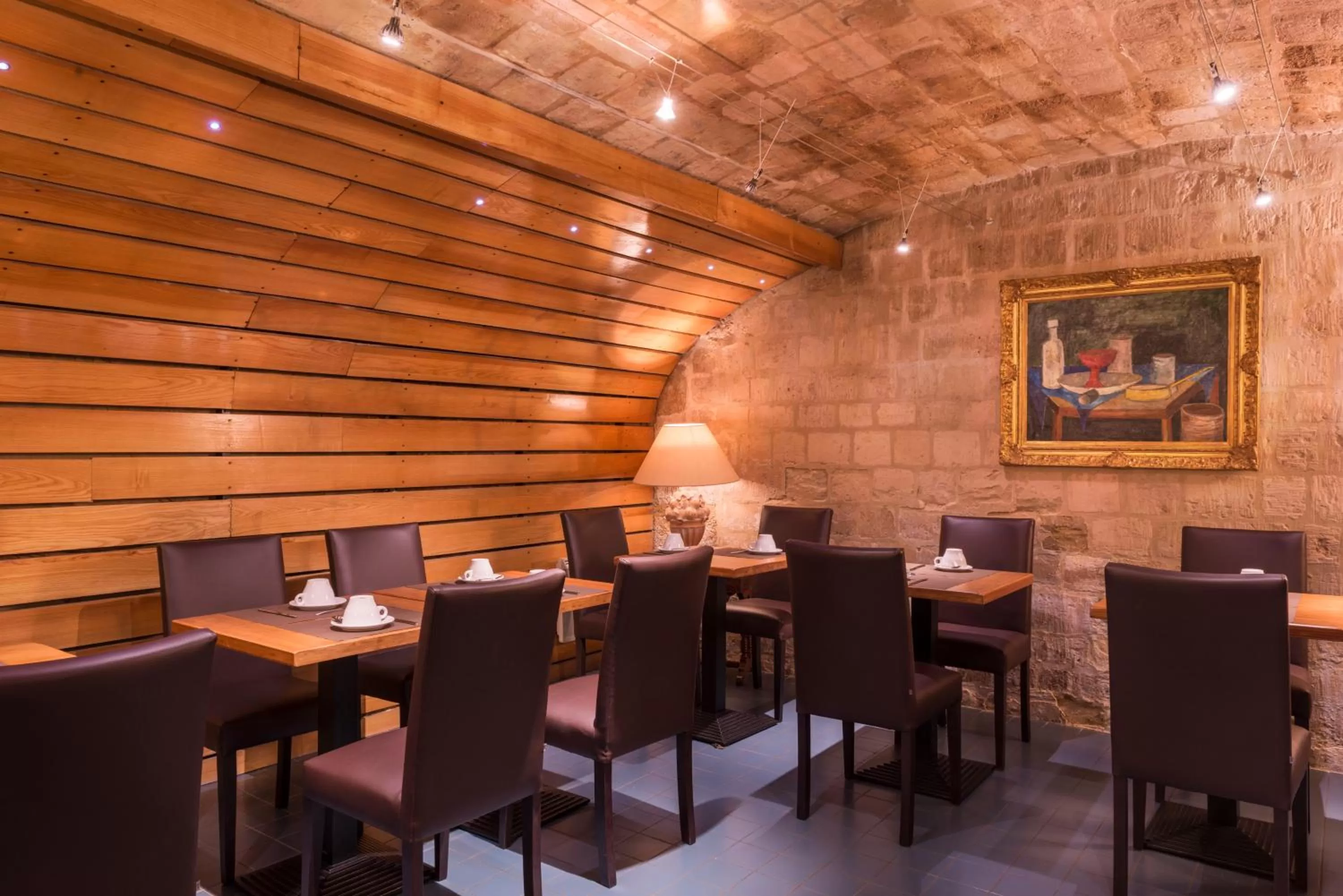 Restaurant/places to eat in Hôtel Volney Opéra