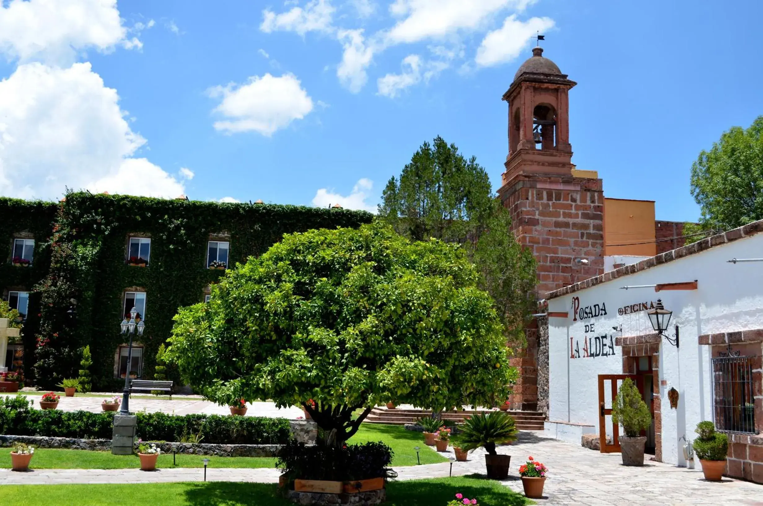 Facade/entrance in Posada de la Aldea