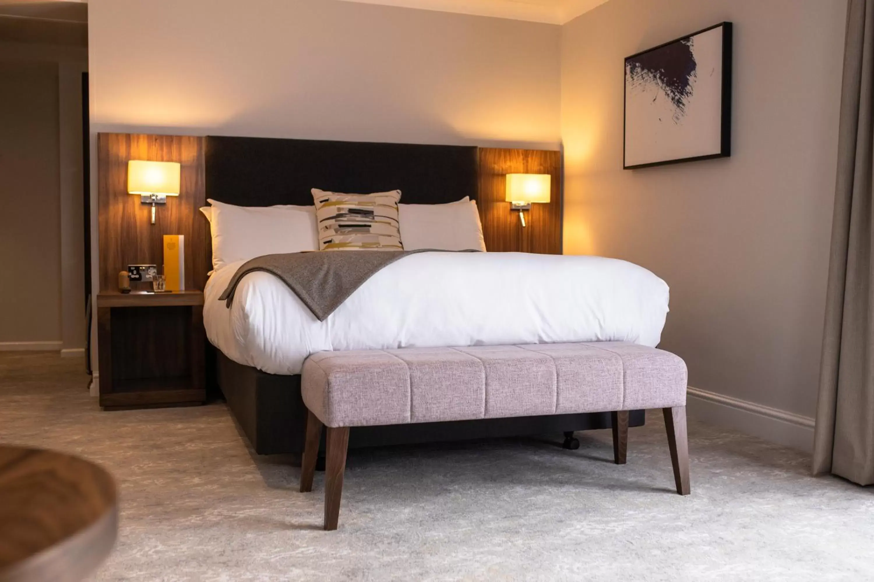 Bedroom, Bed in voco - Oxford Thames, an IHG Hotel