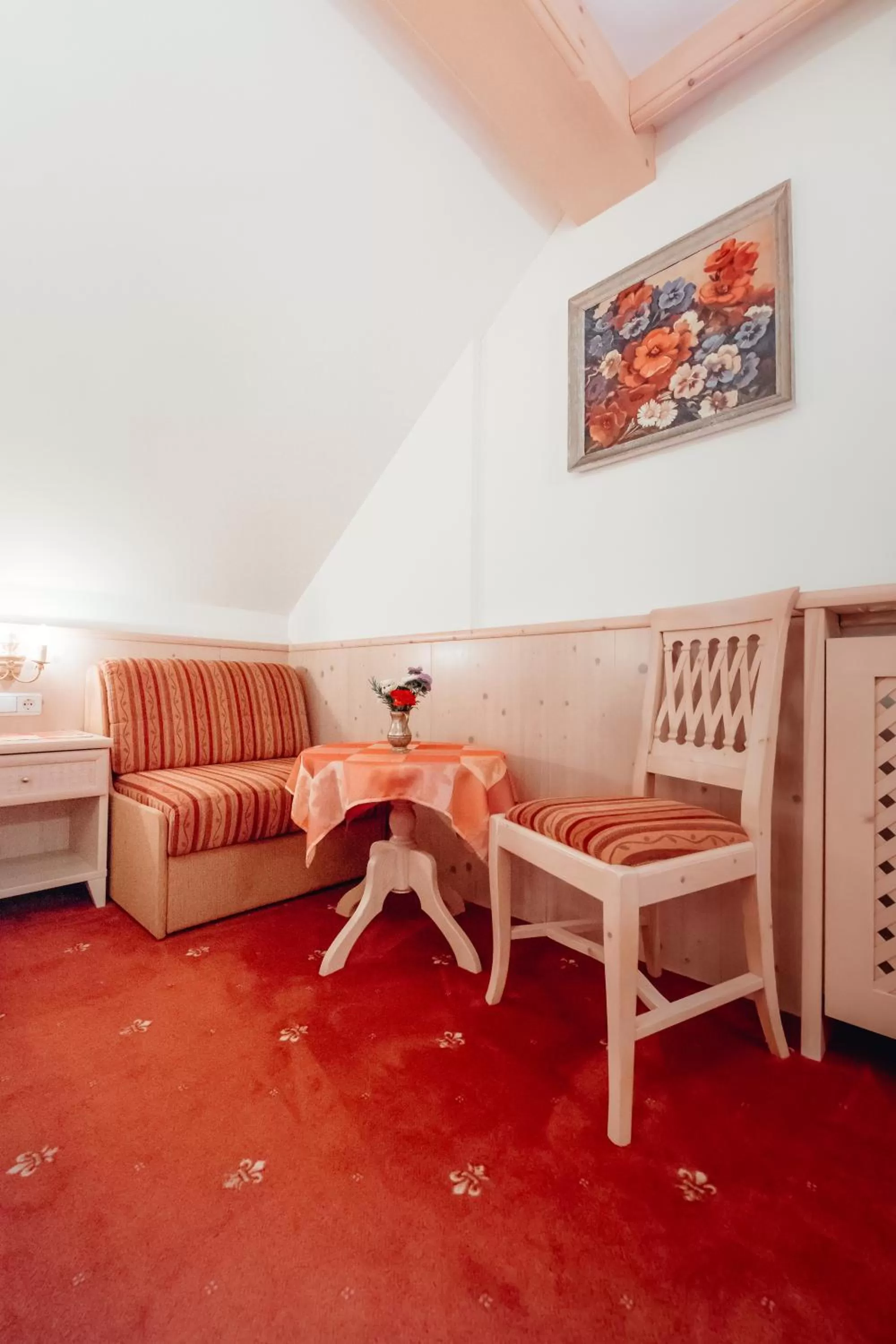 Seating area, Bed in Zimmer & Ferienwohnungen Dandler