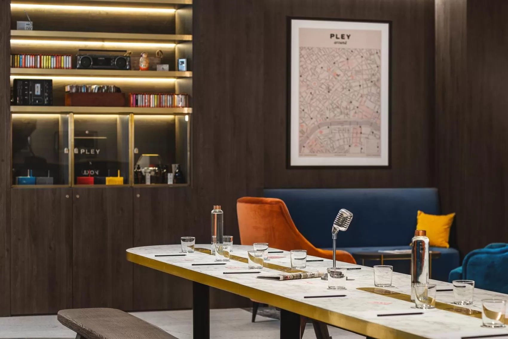 Communal lounge/ TV room in PLEY Hotel