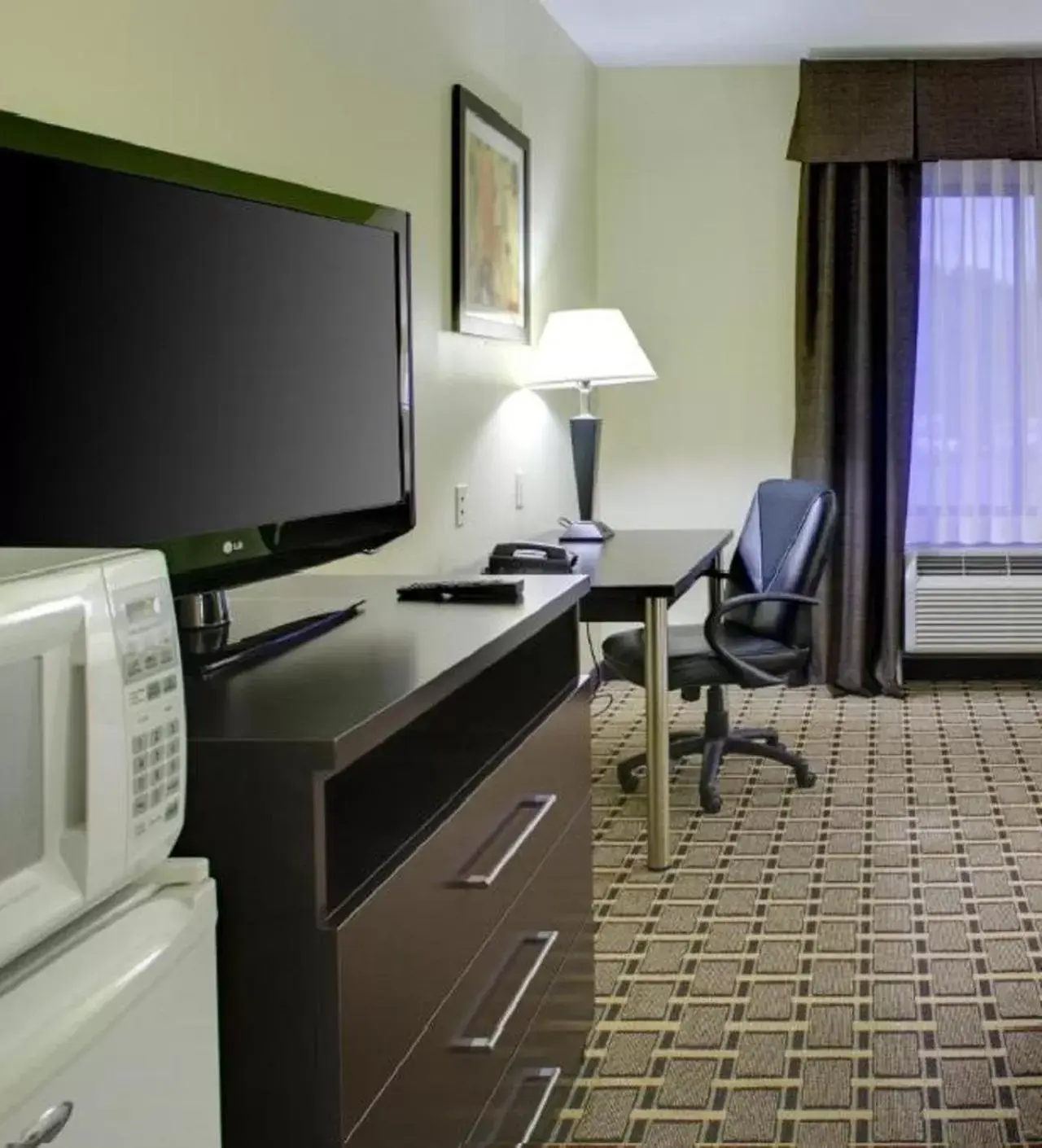 TV and multimedia, TV/Entertainment Center in Holiday Inn Express & Suites Cross Lanes, an IHG Hotel