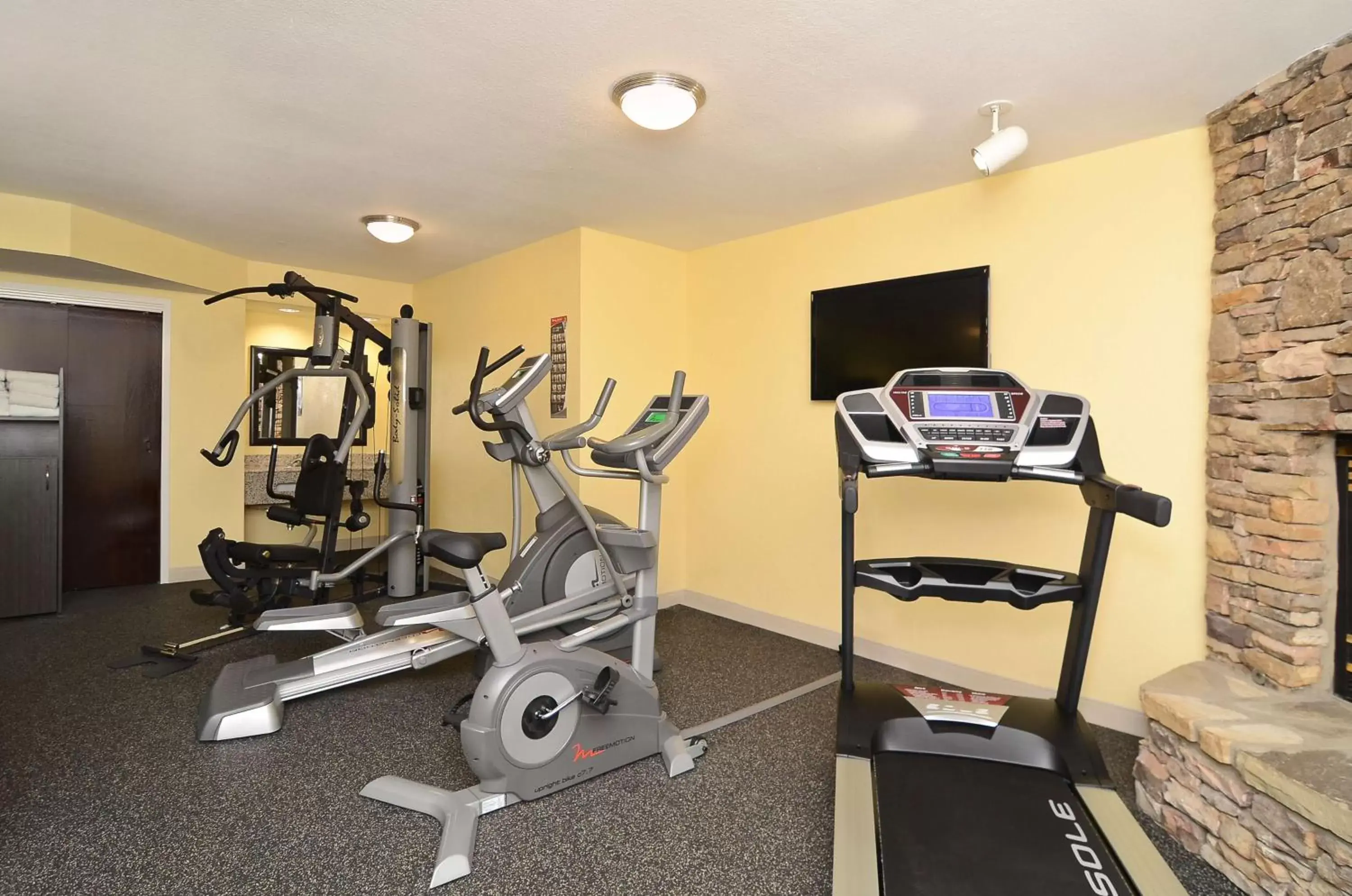 Fitness centre/facilities in Best Western Cades Cove Inn