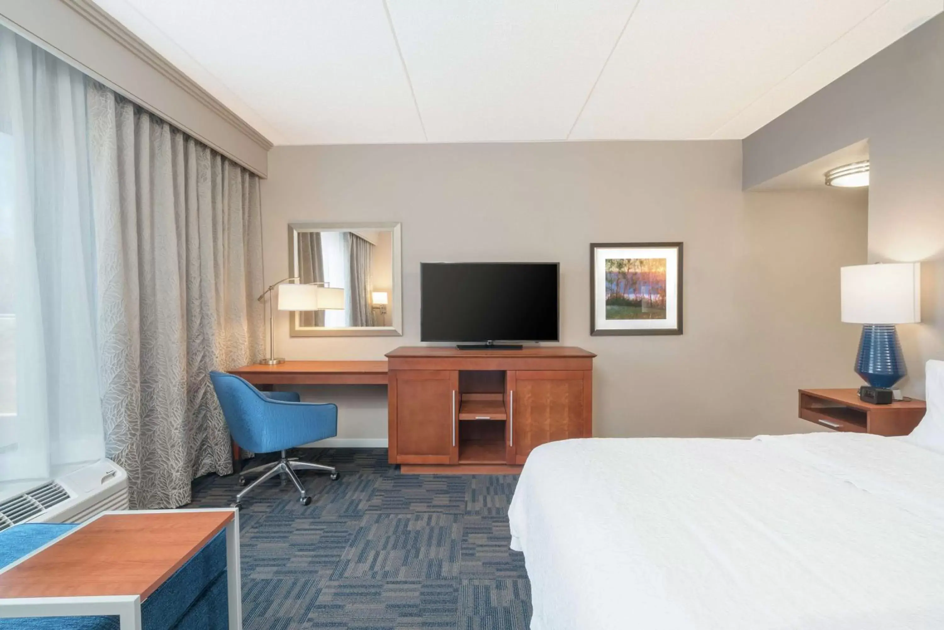 Bedroom, Bed in Hampton Inn & Suites Newburgh Stewart Airport, NY Bedroom, Bed in Hampton Inn & Suites Newburgh Stewart Airport, NY