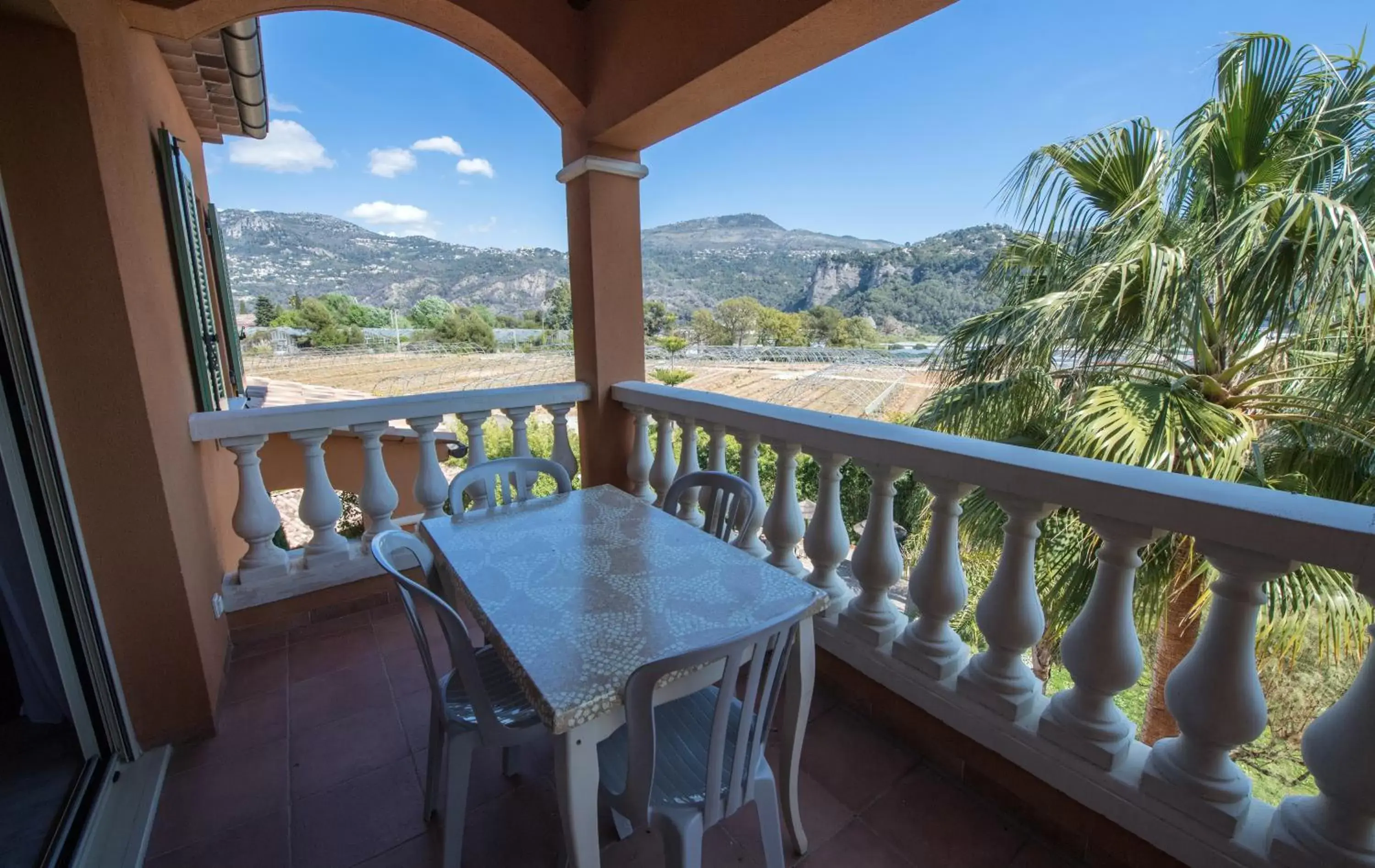 Balcony/Terrace in Appart Hotel Lou Castelet