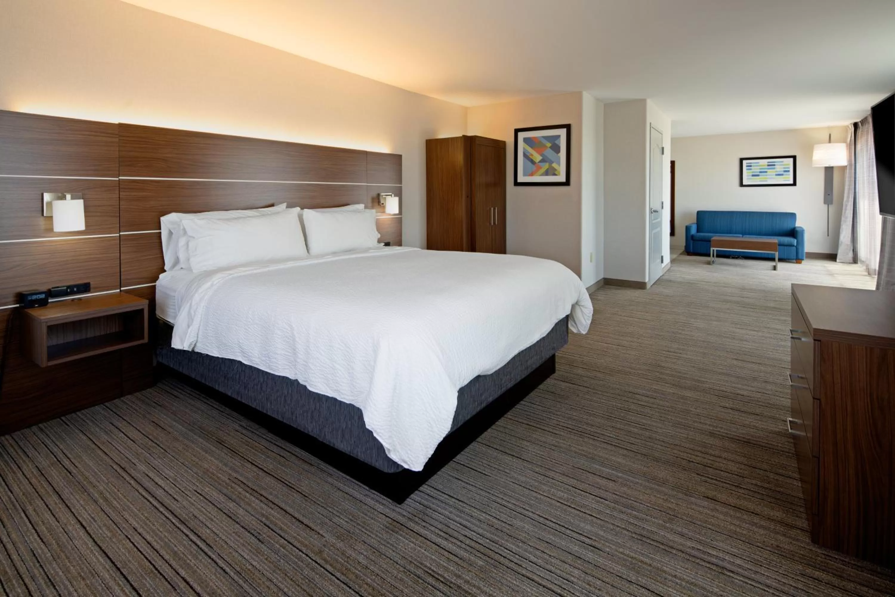 Photo of the whole room, Bed in Holiday Inn Express Fresno South by IHG