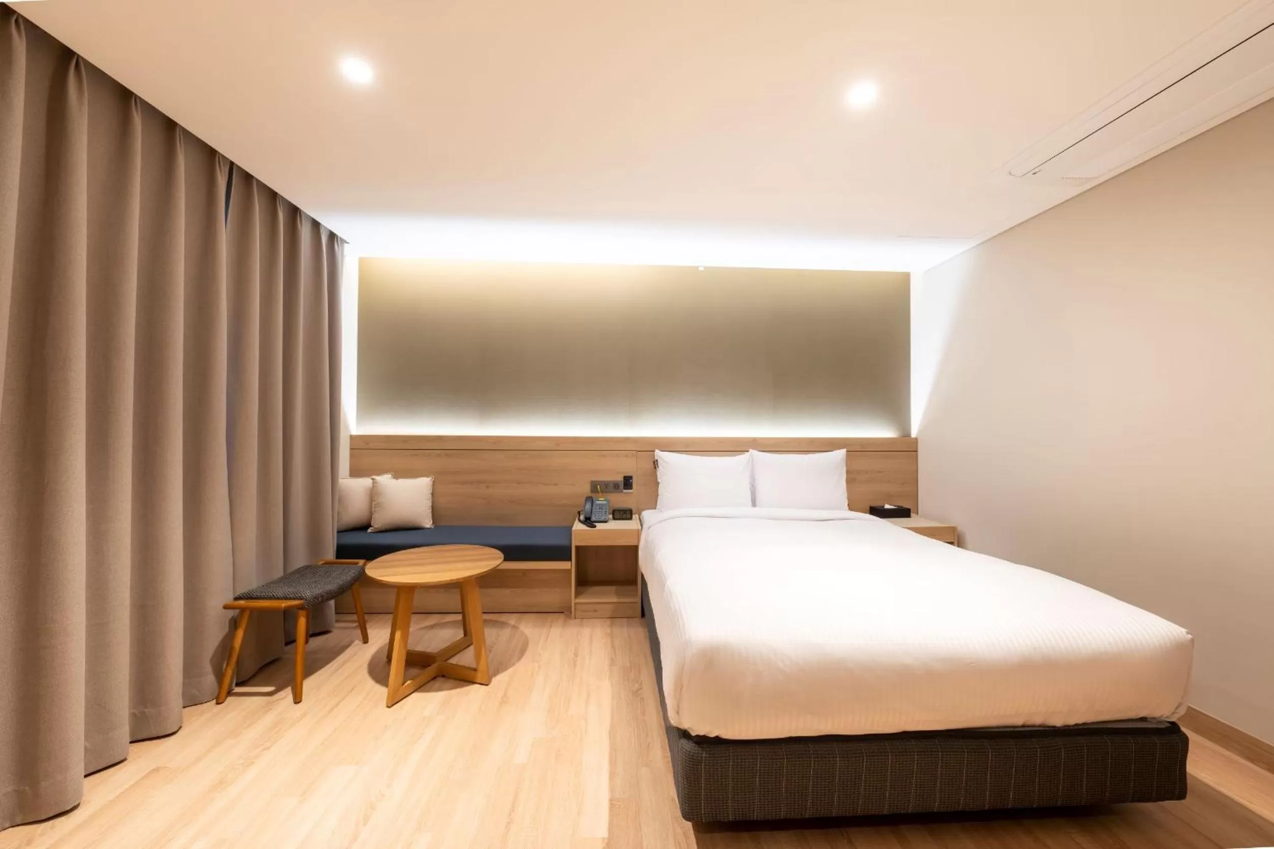 Photo of the whole room, Bed in Hotel Foret The Spa