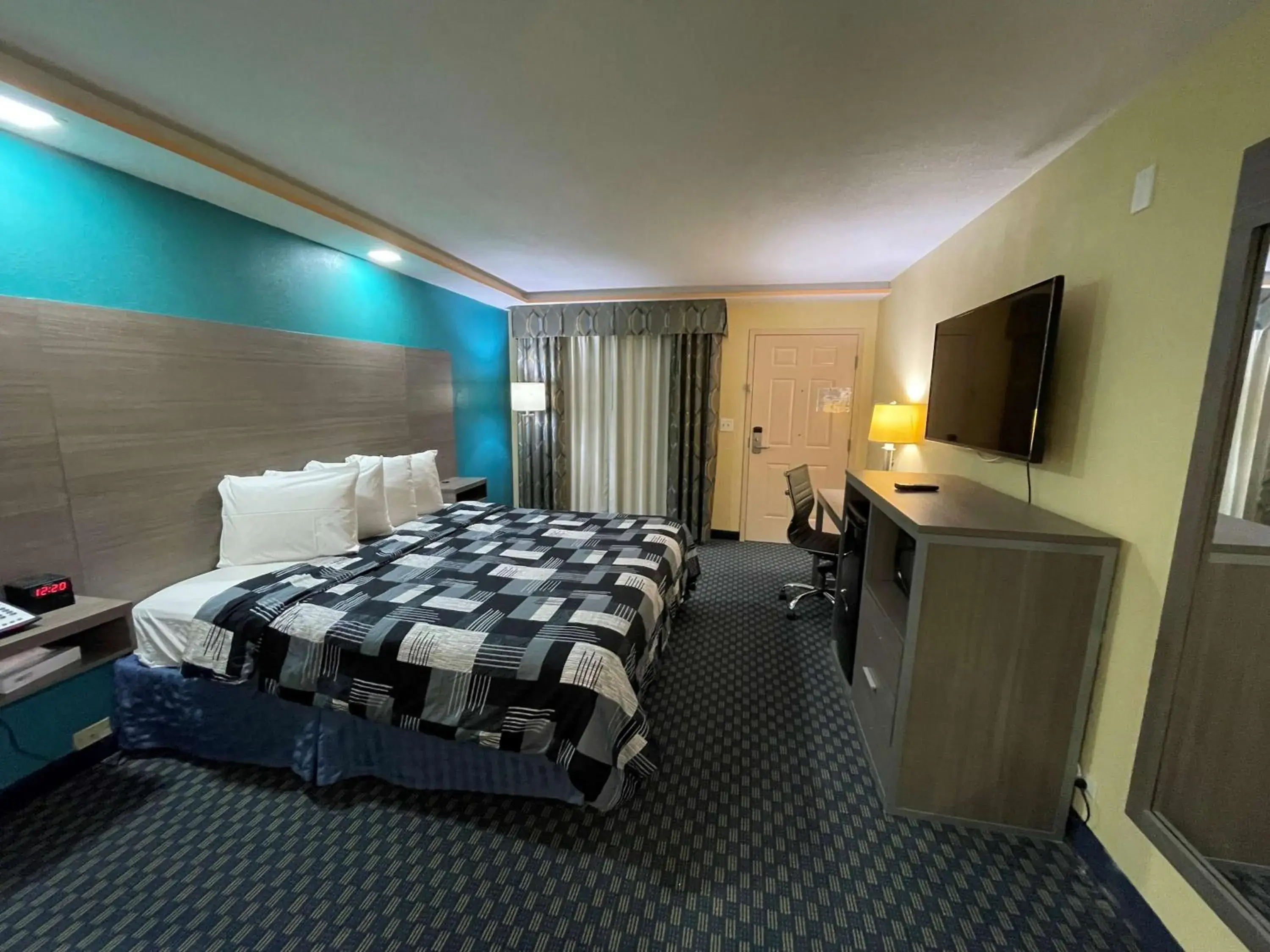 Photo of the whole room, Bed in SureStay Plus Hotel by Best Western Odessa