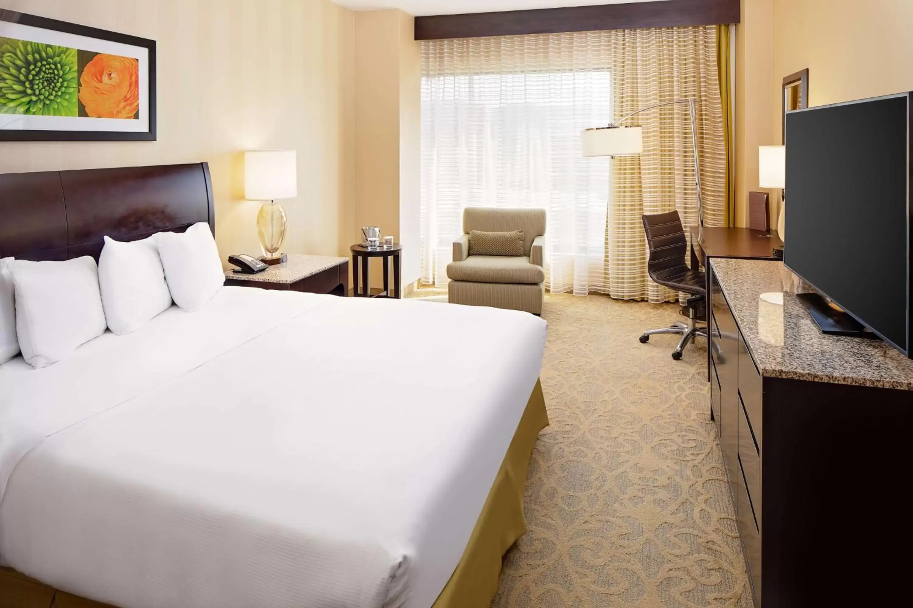 Bedroom, Bed in DoubleTree by Hilton Santa Ana - Orange County Airport