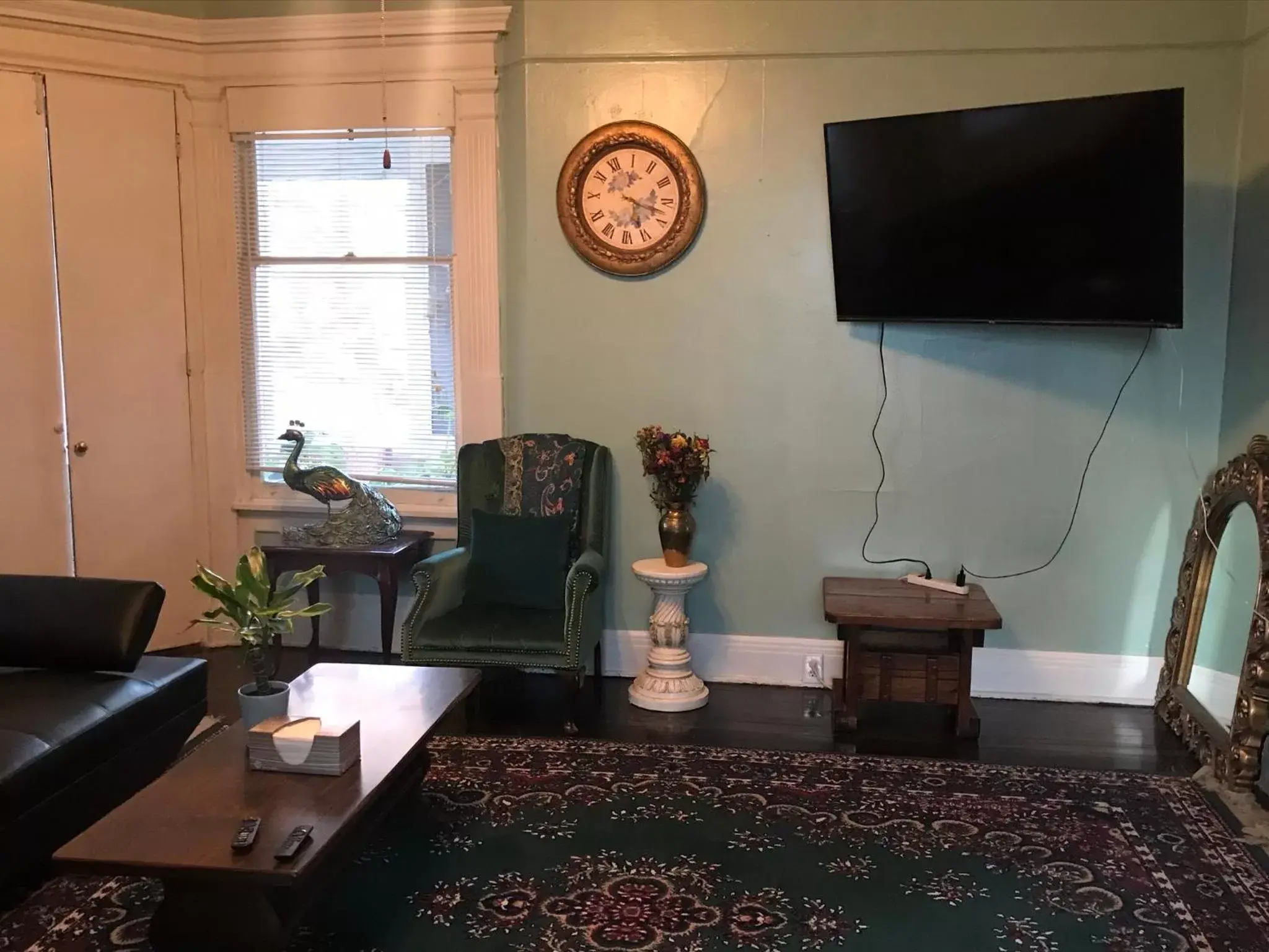 TV and multimedia, TV/Entertainment Center in 5 Star Victorian Mansion-Downtown No Locals
