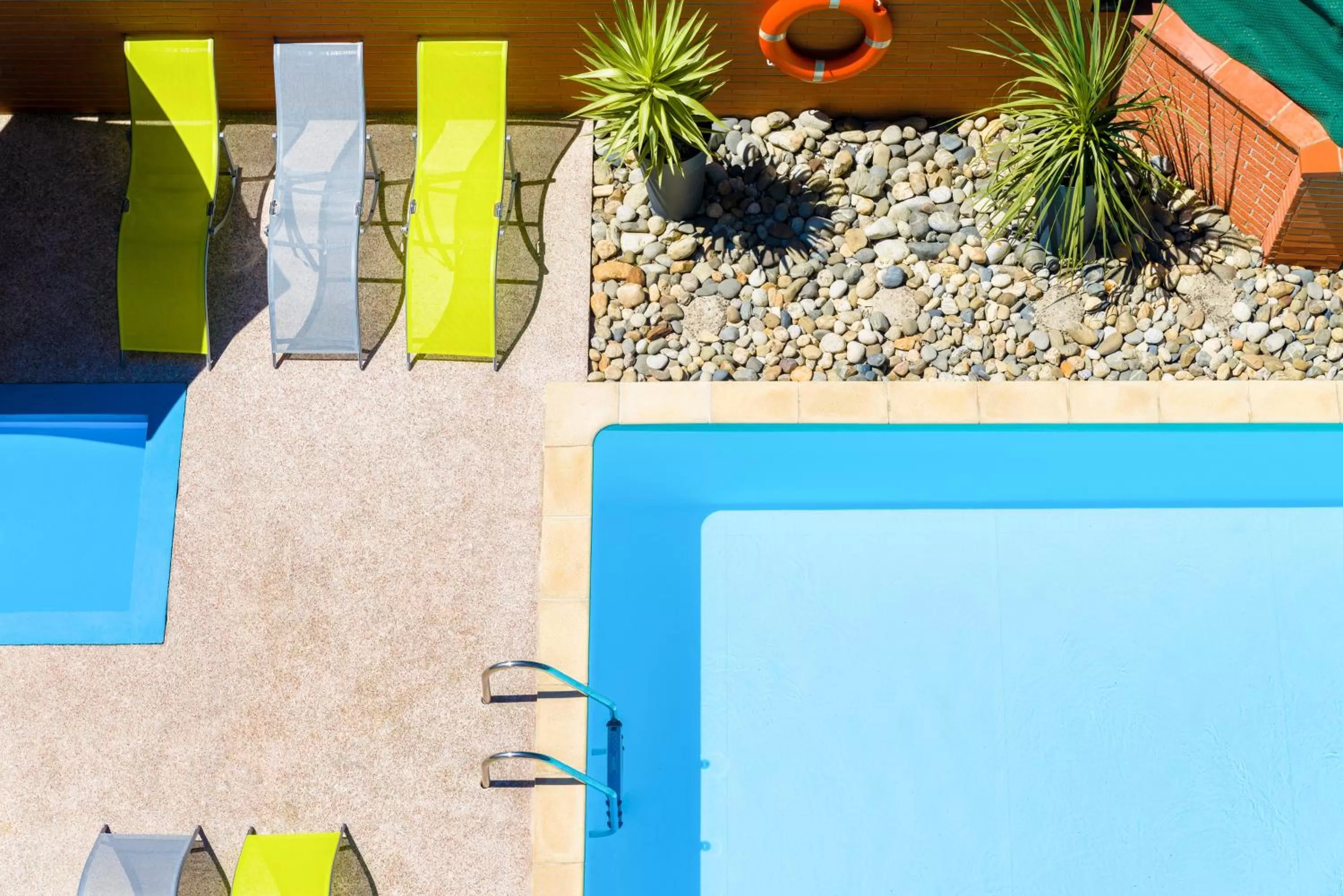 Swimming pool in Aparthotel Adagio Access Toulouse Jolimont