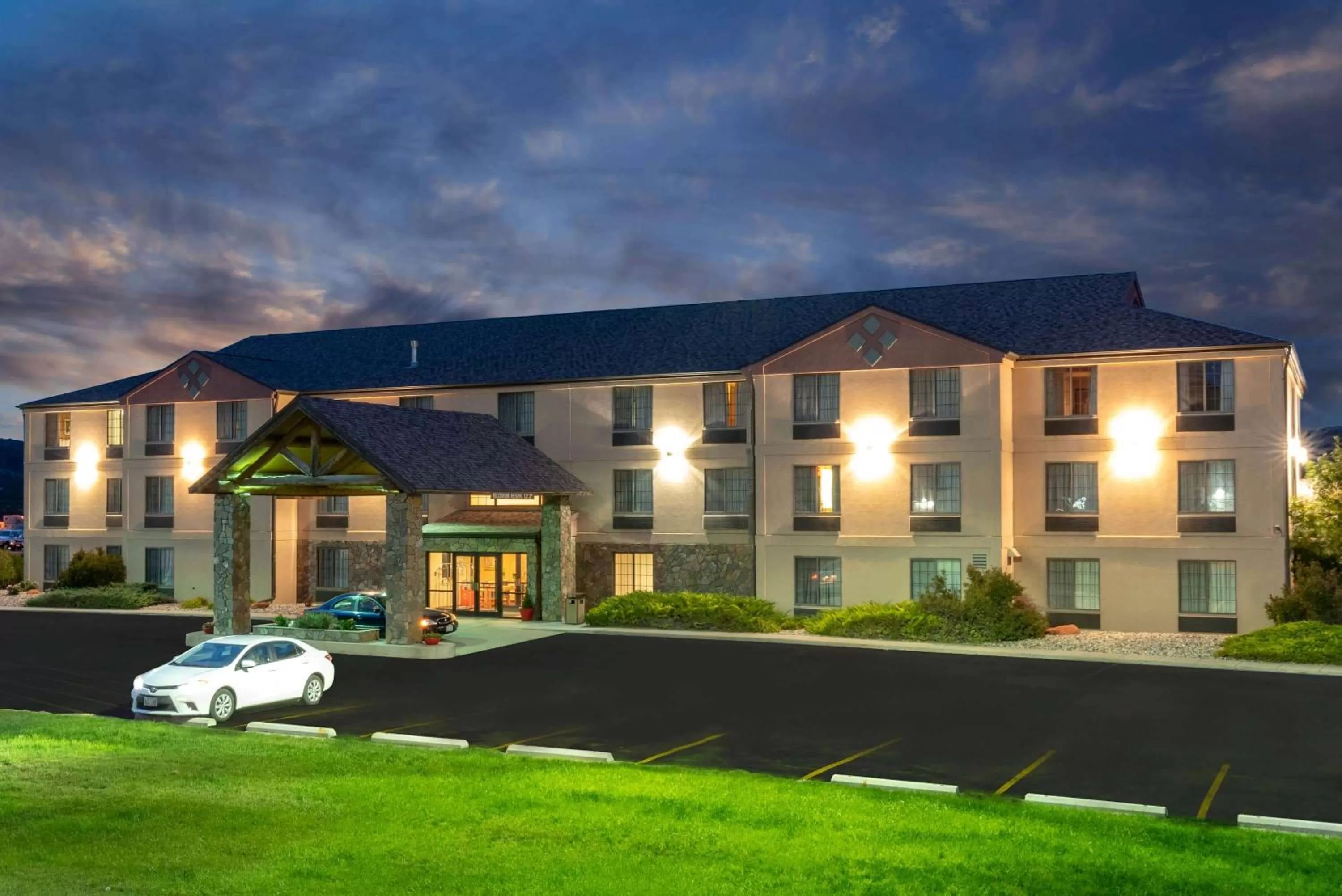 Property building in Summerset Hotel and Suites Rapid City West