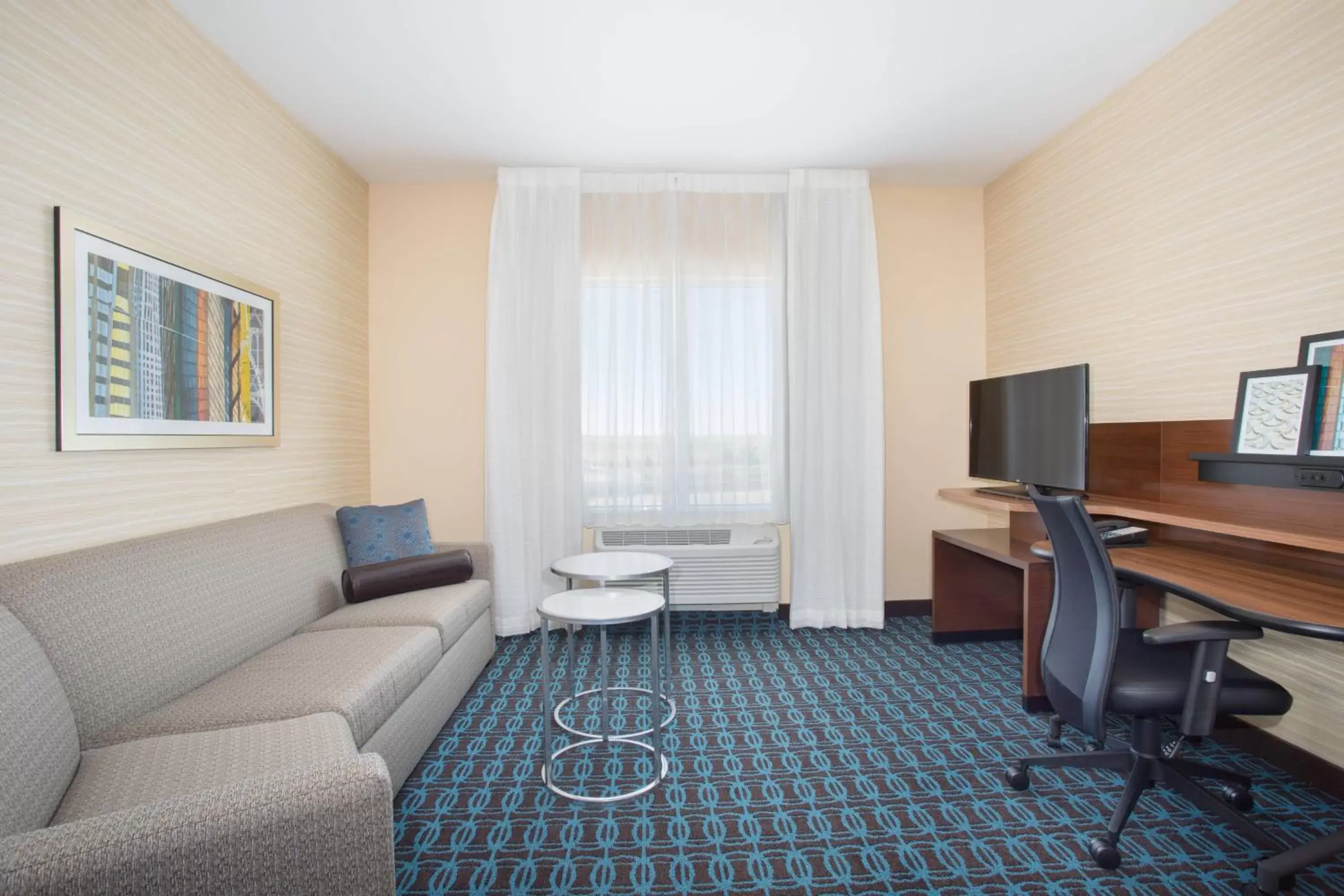 Photo of the whole room, Seating Area in Fairfield Inn & Suites by Marriott Burlington