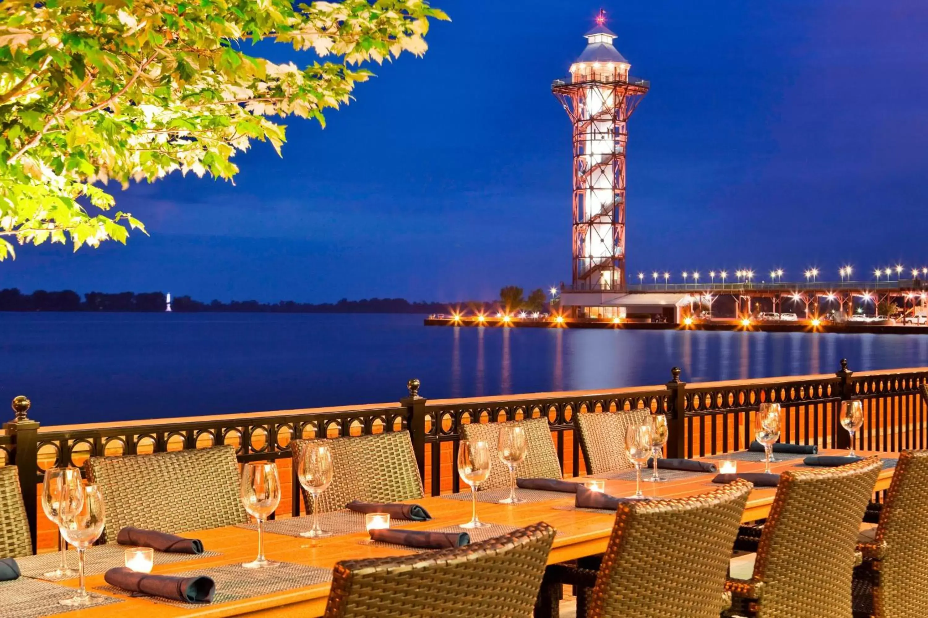 Restaurant/Places to Eat in Sheraton Erie Bayfront Hotel