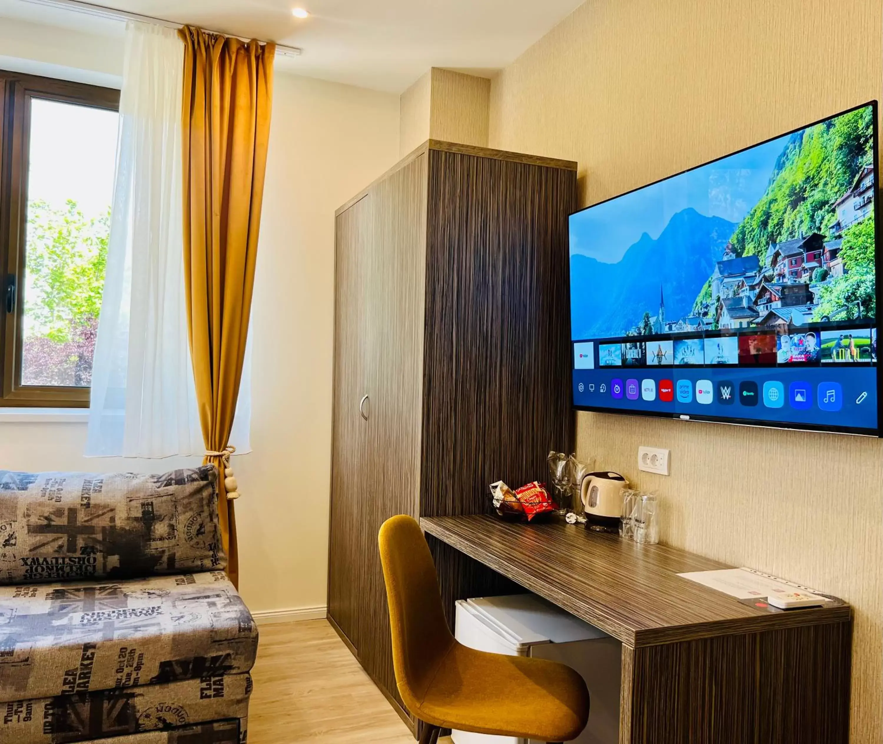 TV and multimedia, TV/Entertainment Center in Side One Design Hotel Garni