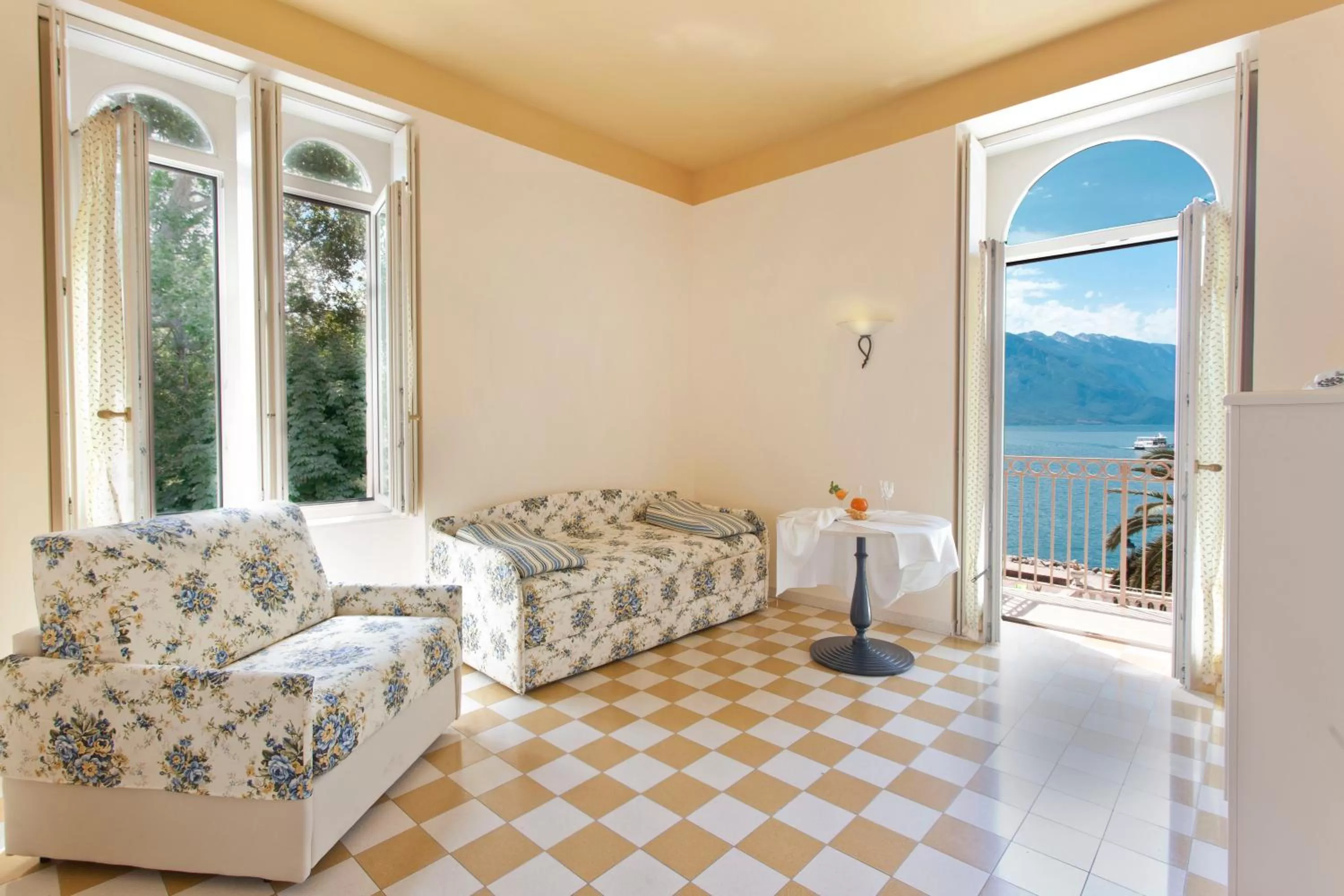 Bed in Bellavista Lakefront