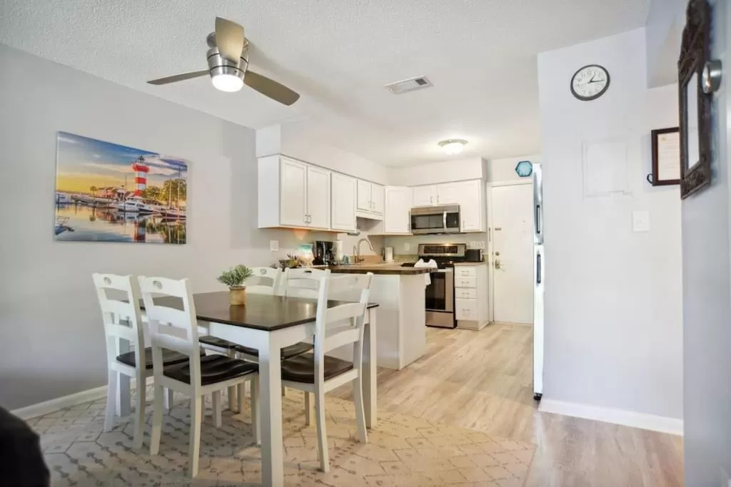 5 stars Peaceful Condo - 7 min walk to the beach