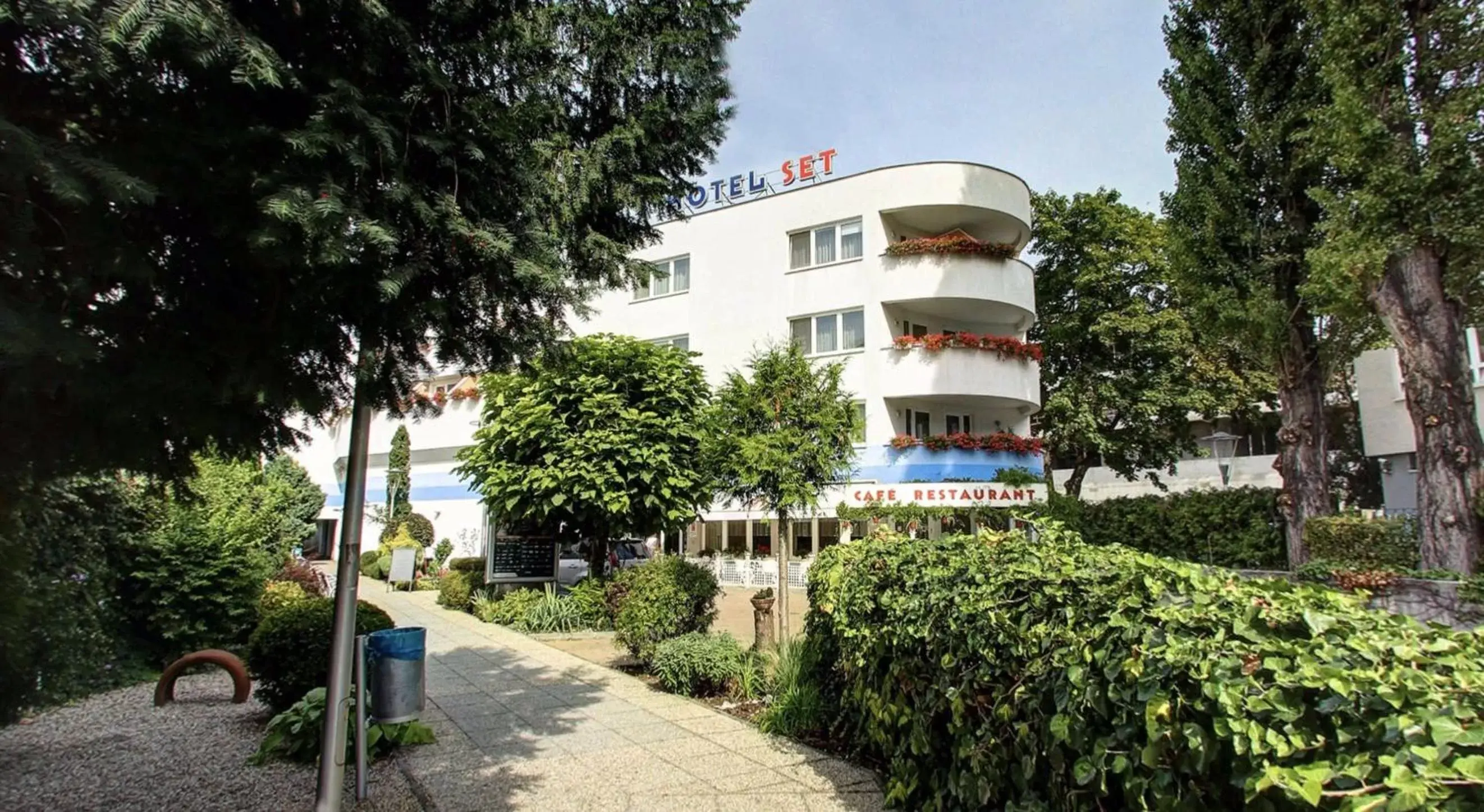 Facade/entrance, Property Building in Hotel SET