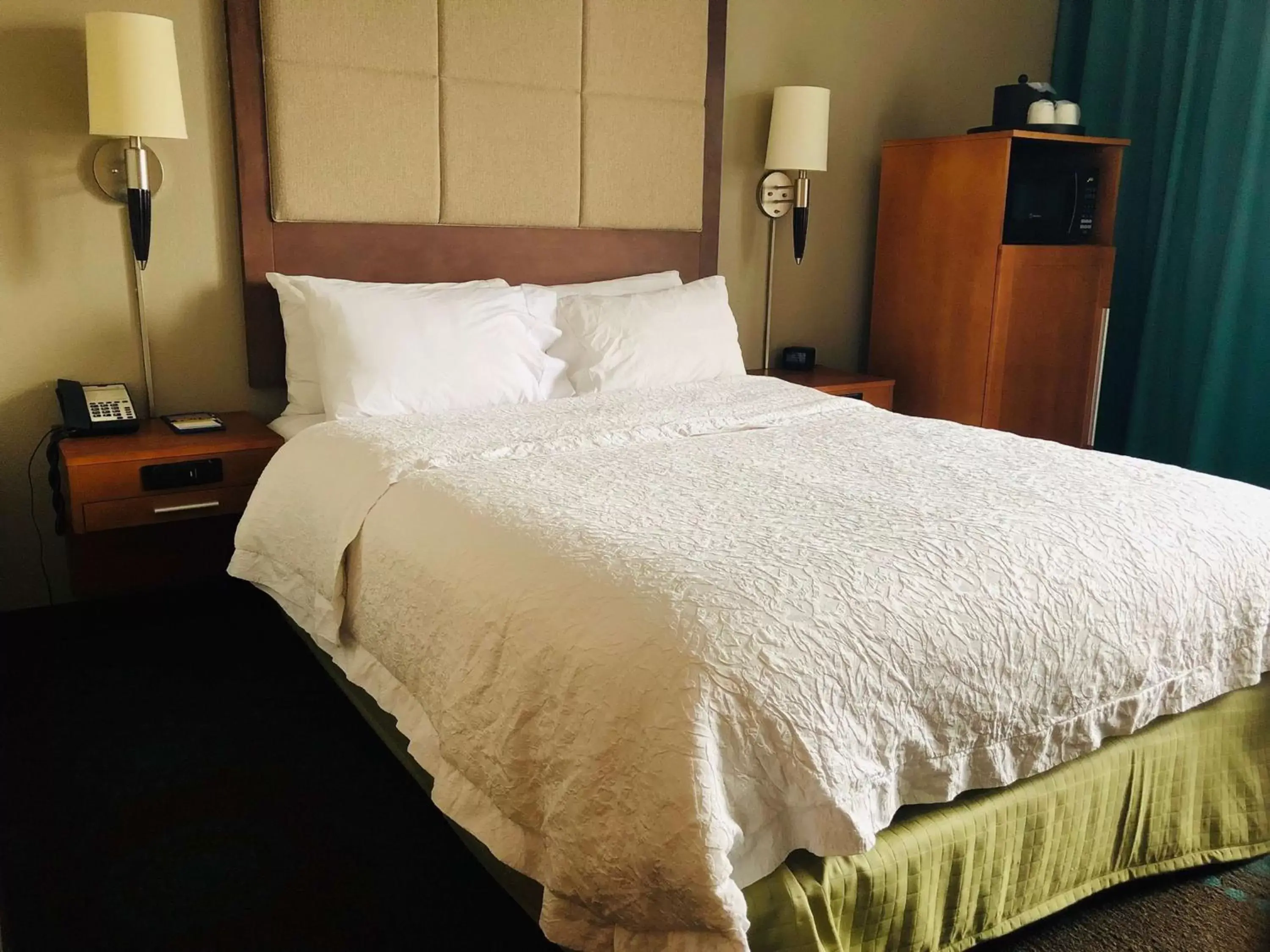 Bedroom, Bed in Hampton Inn Ann Arbor - North