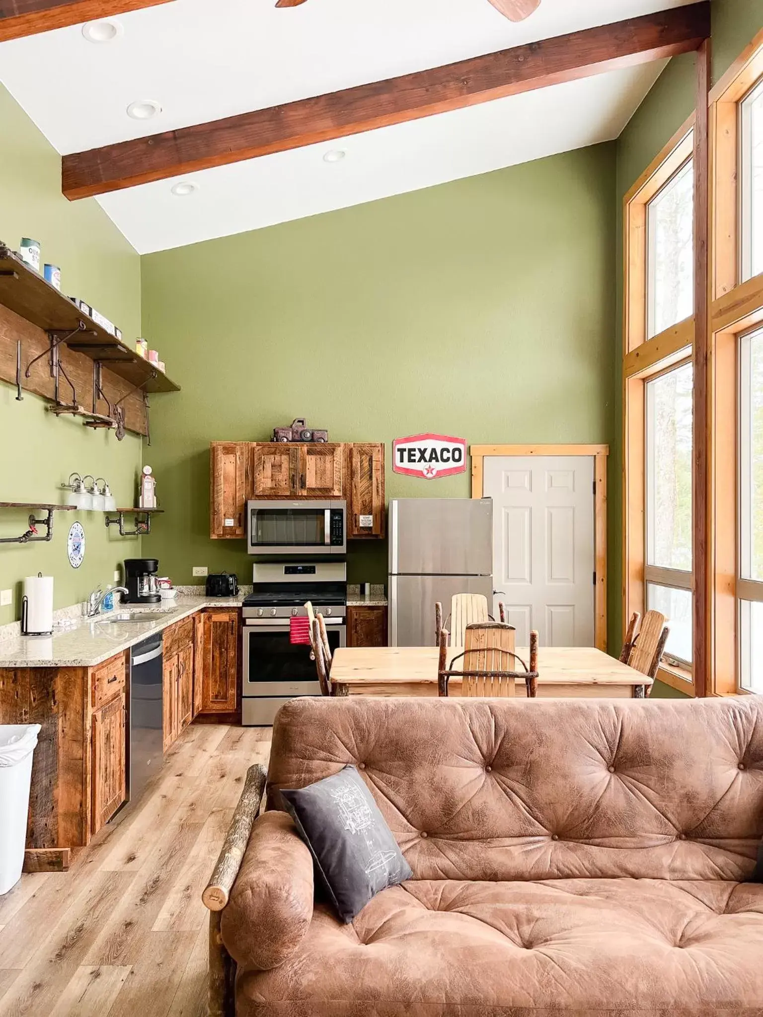 Kitchen/Kitchenette in Cranberry Inn