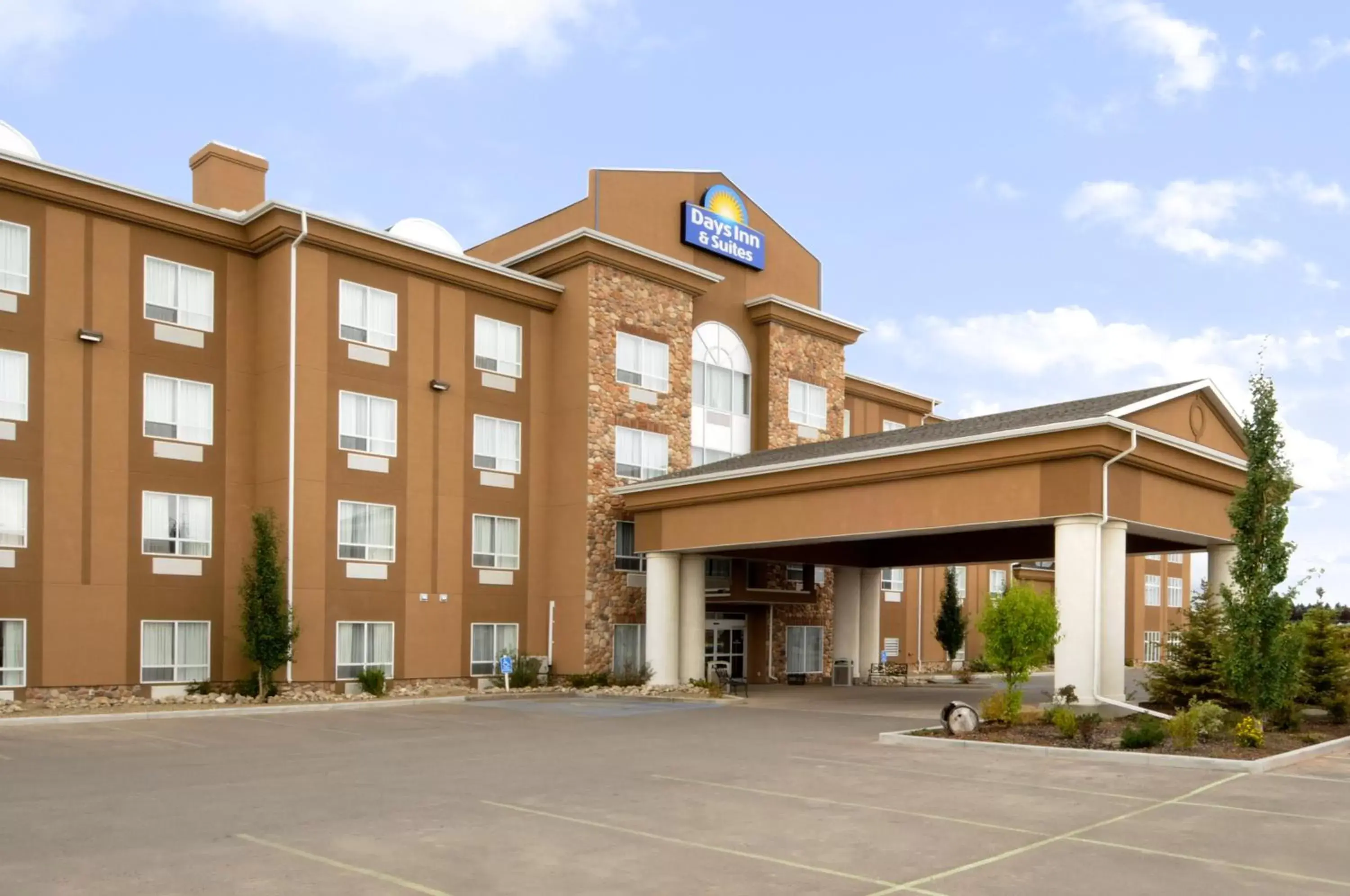 Facade/entrance, Property Building in Days Inn & Suites by Wyndham Strathmore