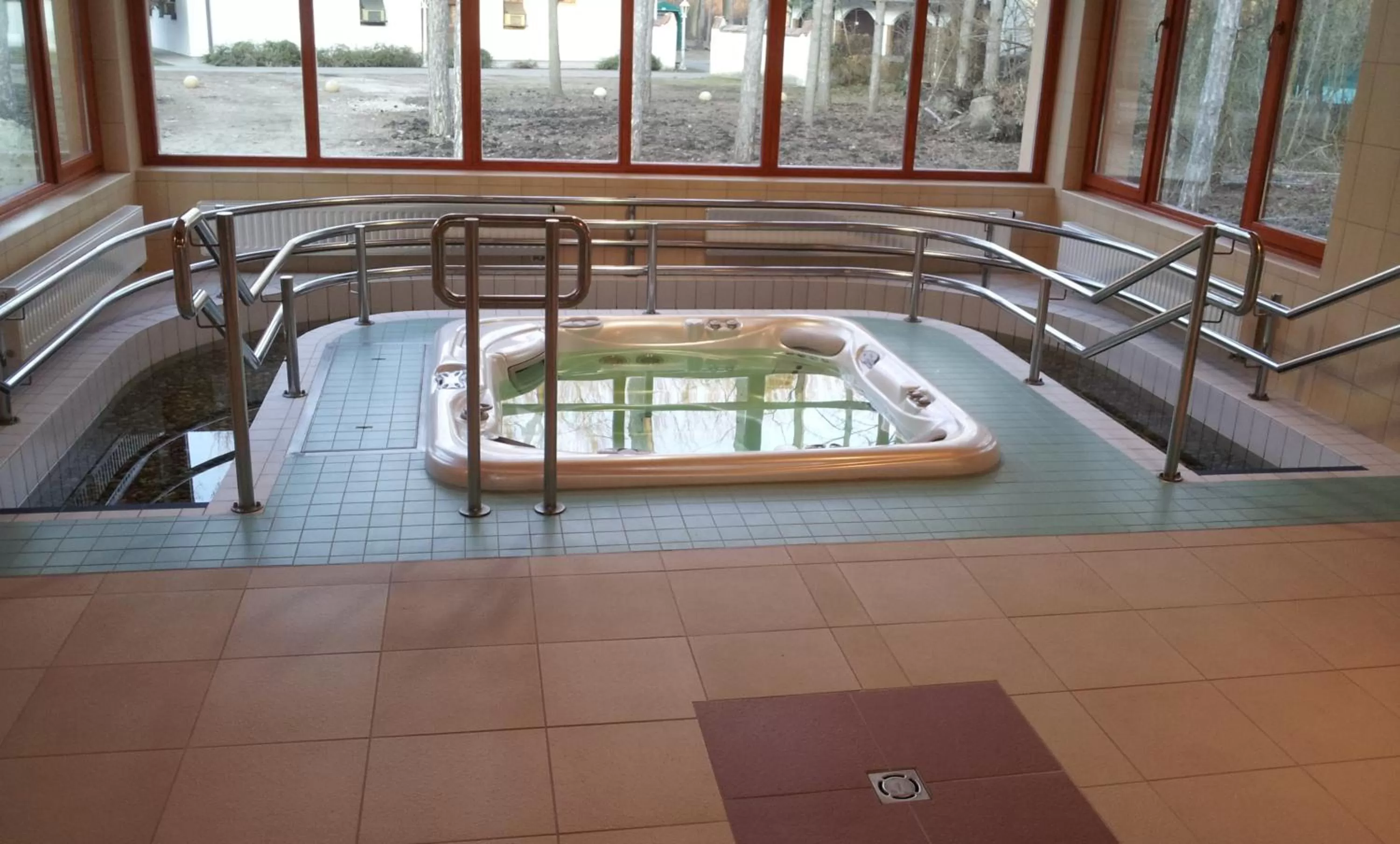 Hot Tub in Fenyves Wellness Hotel Békéscsaba