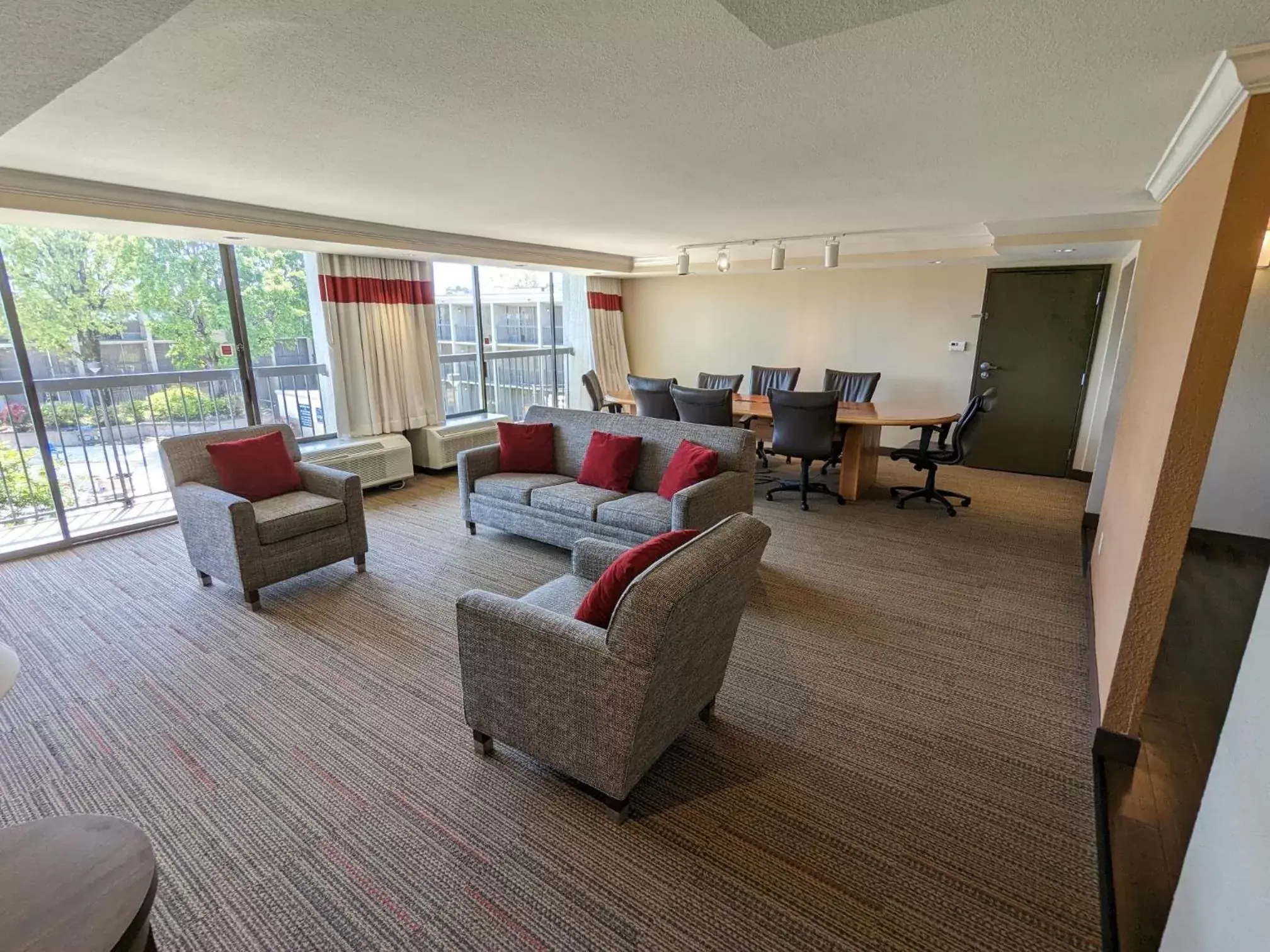 Property building, Seating Area in Four Points by Sheraton Little Rock Midtown