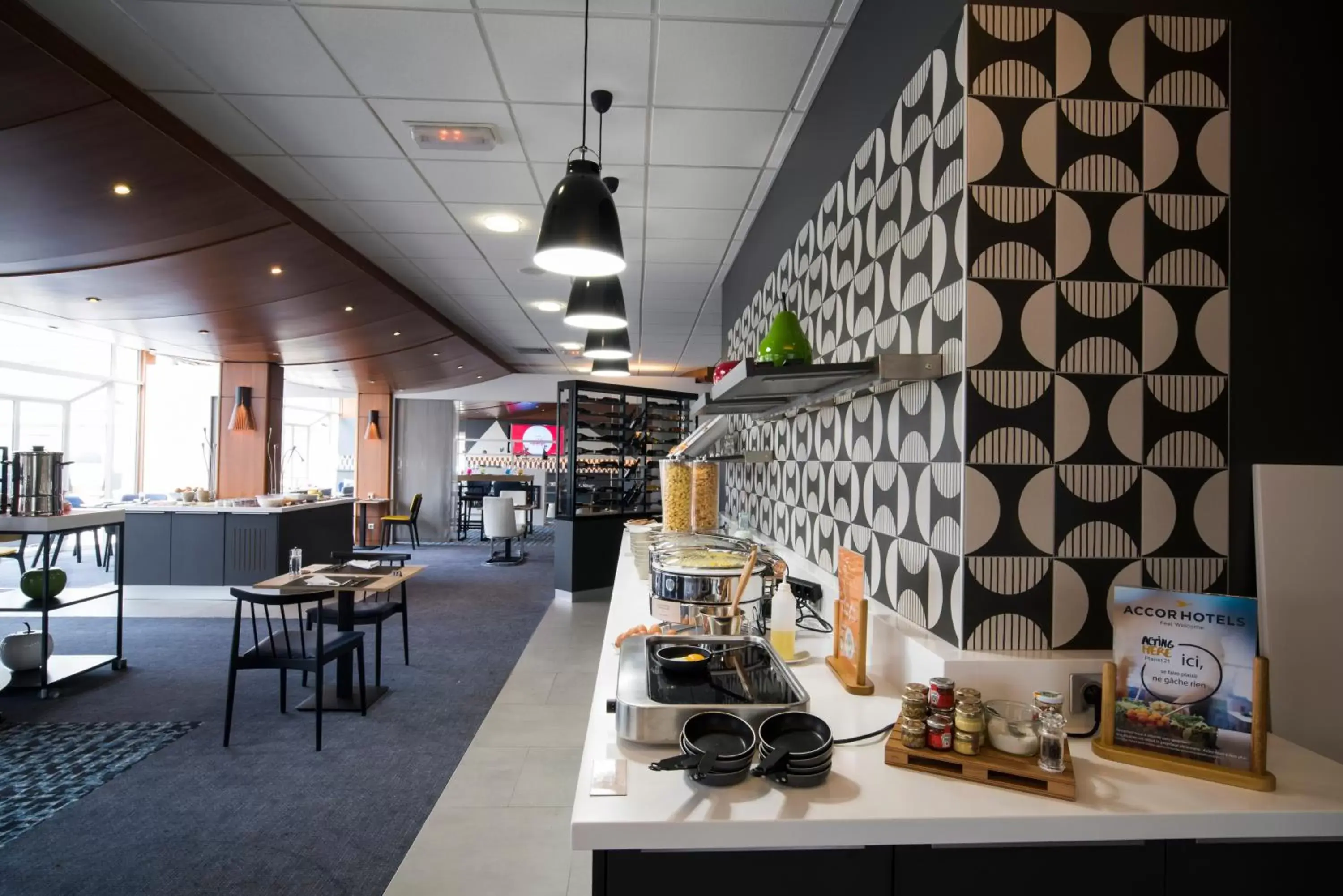 Restaurant/Places to Eat in Novotel Chartres