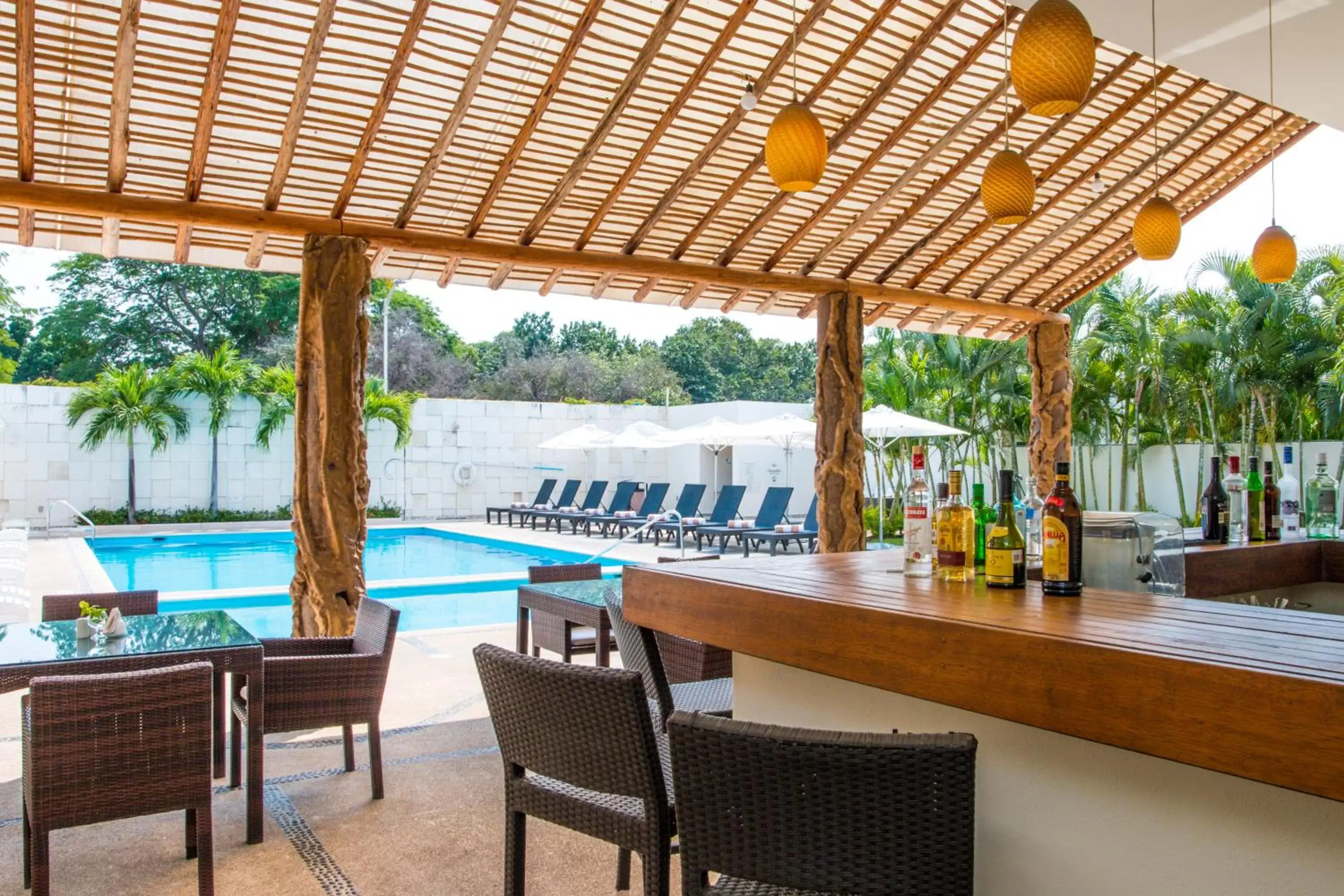 Lounge or bar, Swimming Pool in Holiday Inn Acapulco La Isla, an IHG Hotel