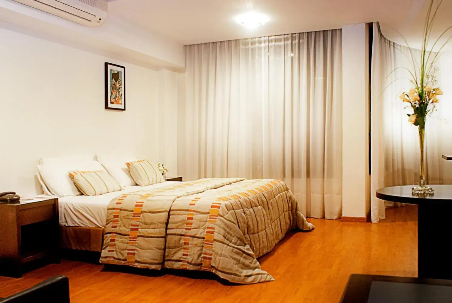 Bed in Urquiza Apart Hotel & Suites