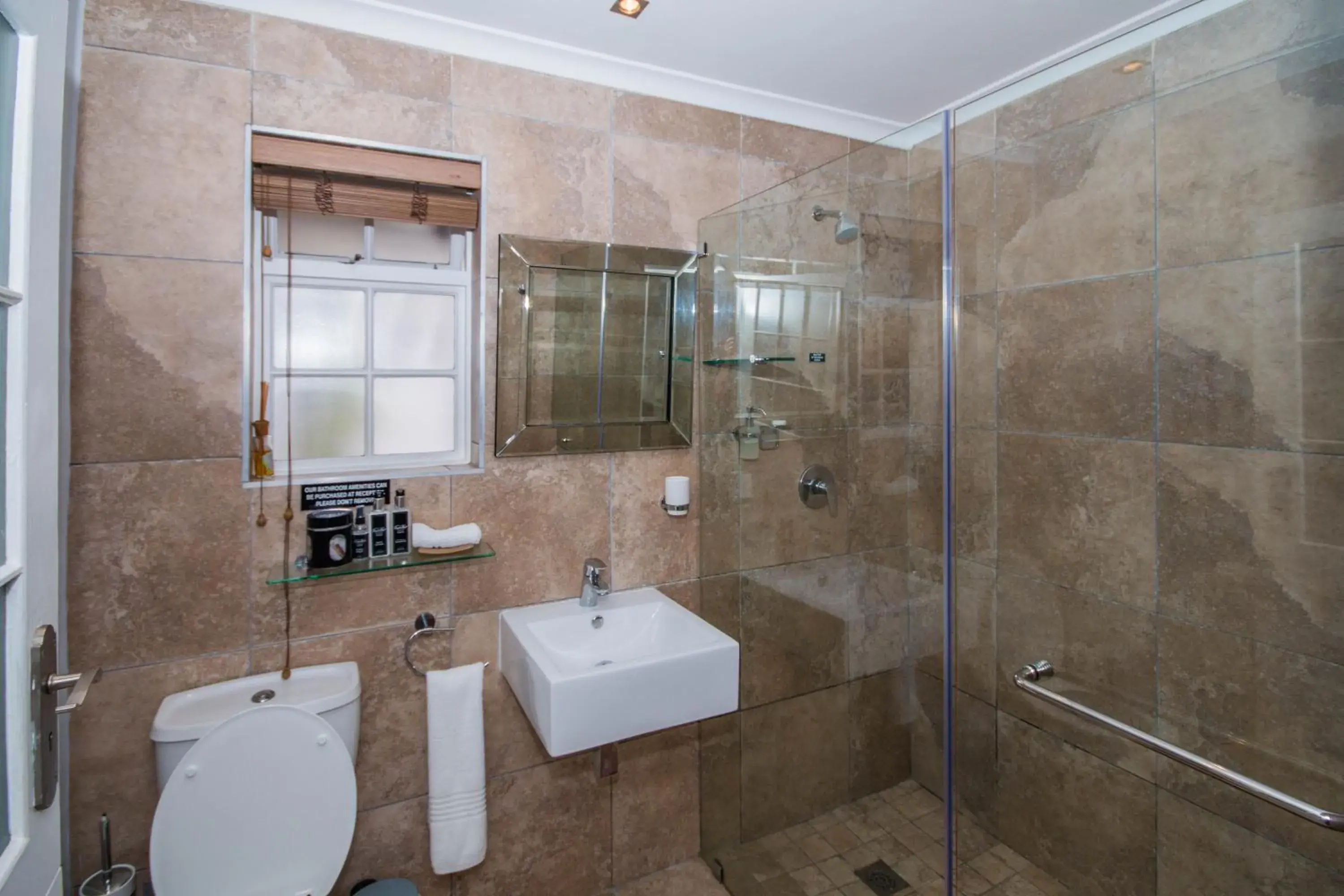 Bathroom in Forest Hall Guest House