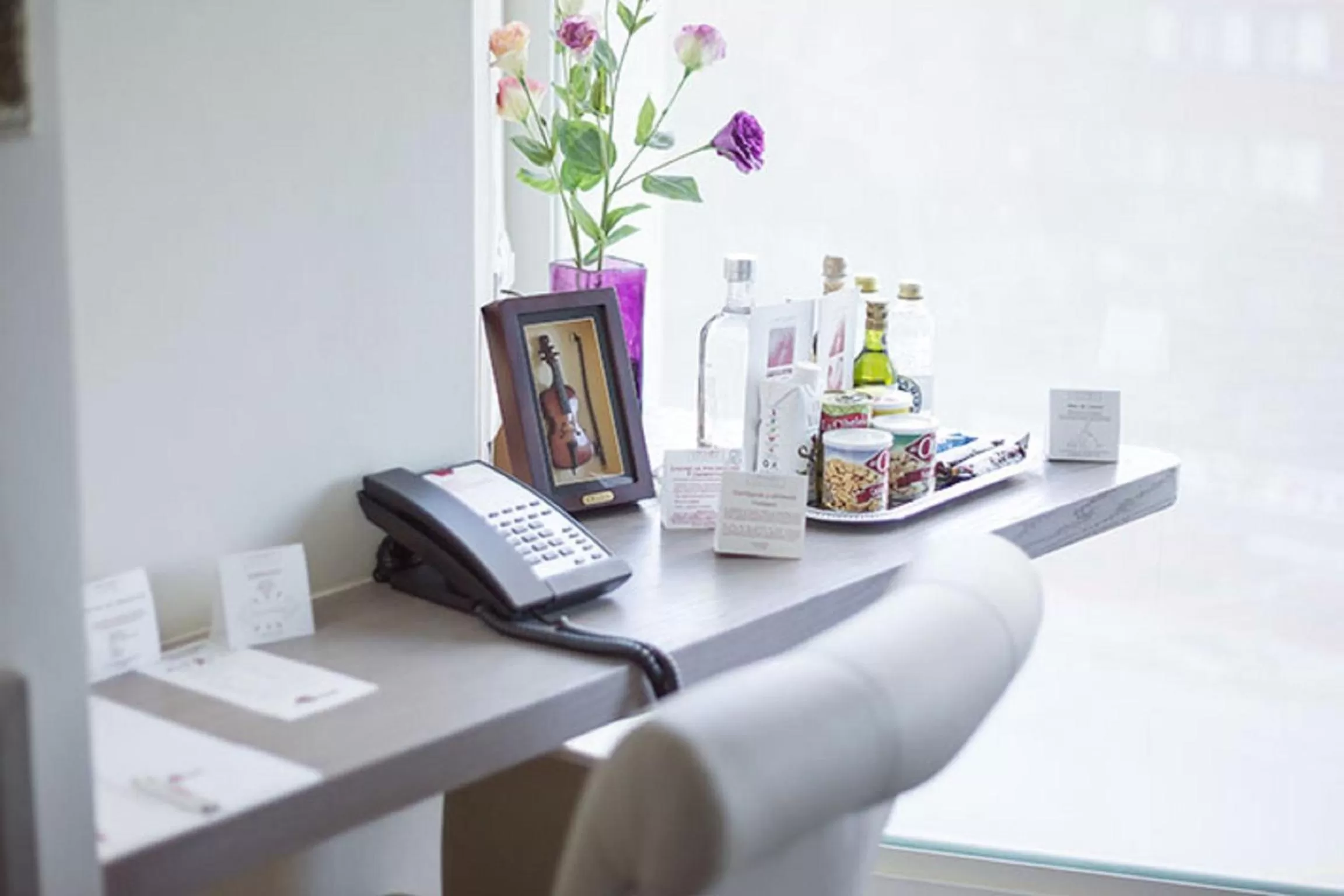 Seating area in Suites Contempo