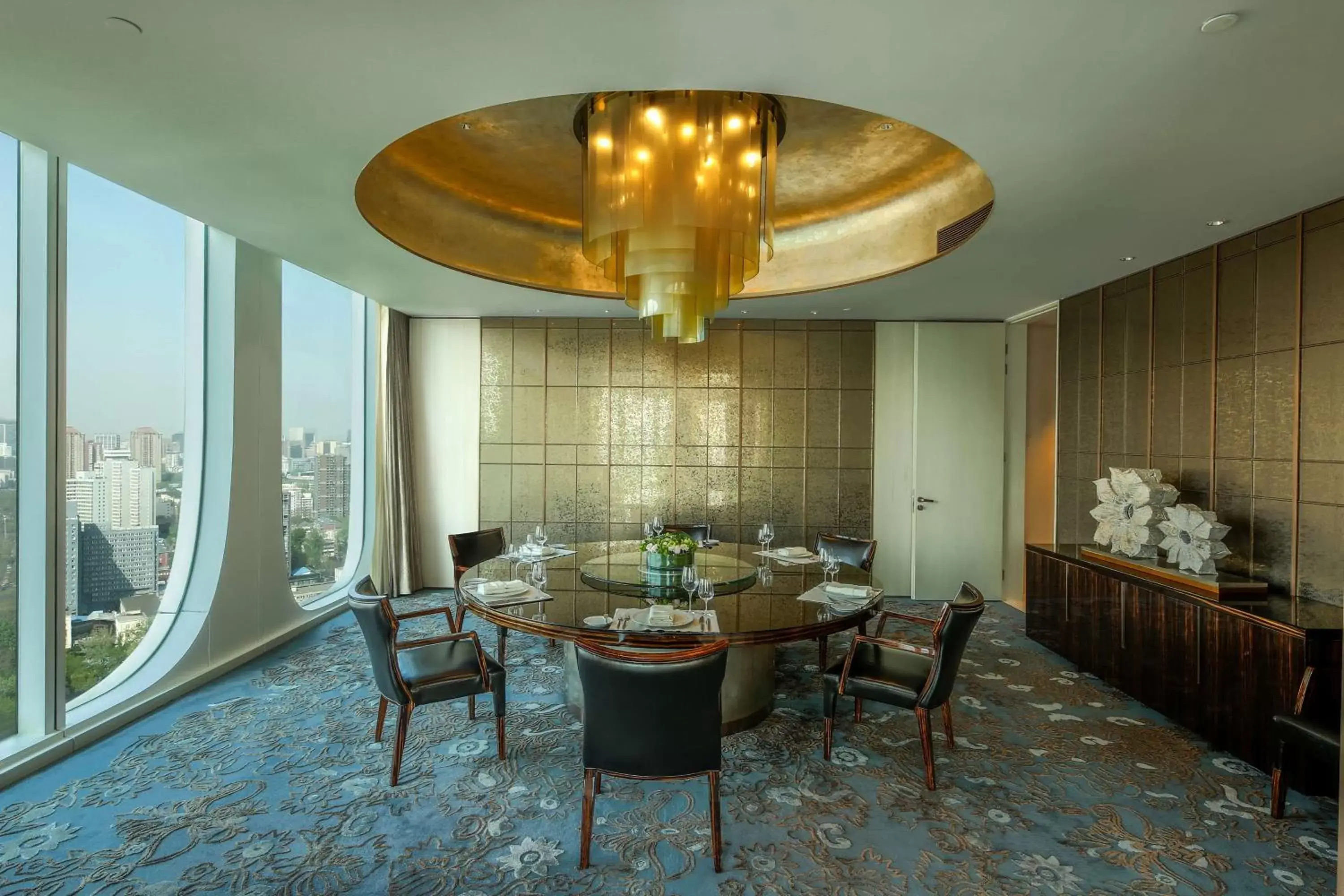 Living room, Dining Area in Conrad Beijing