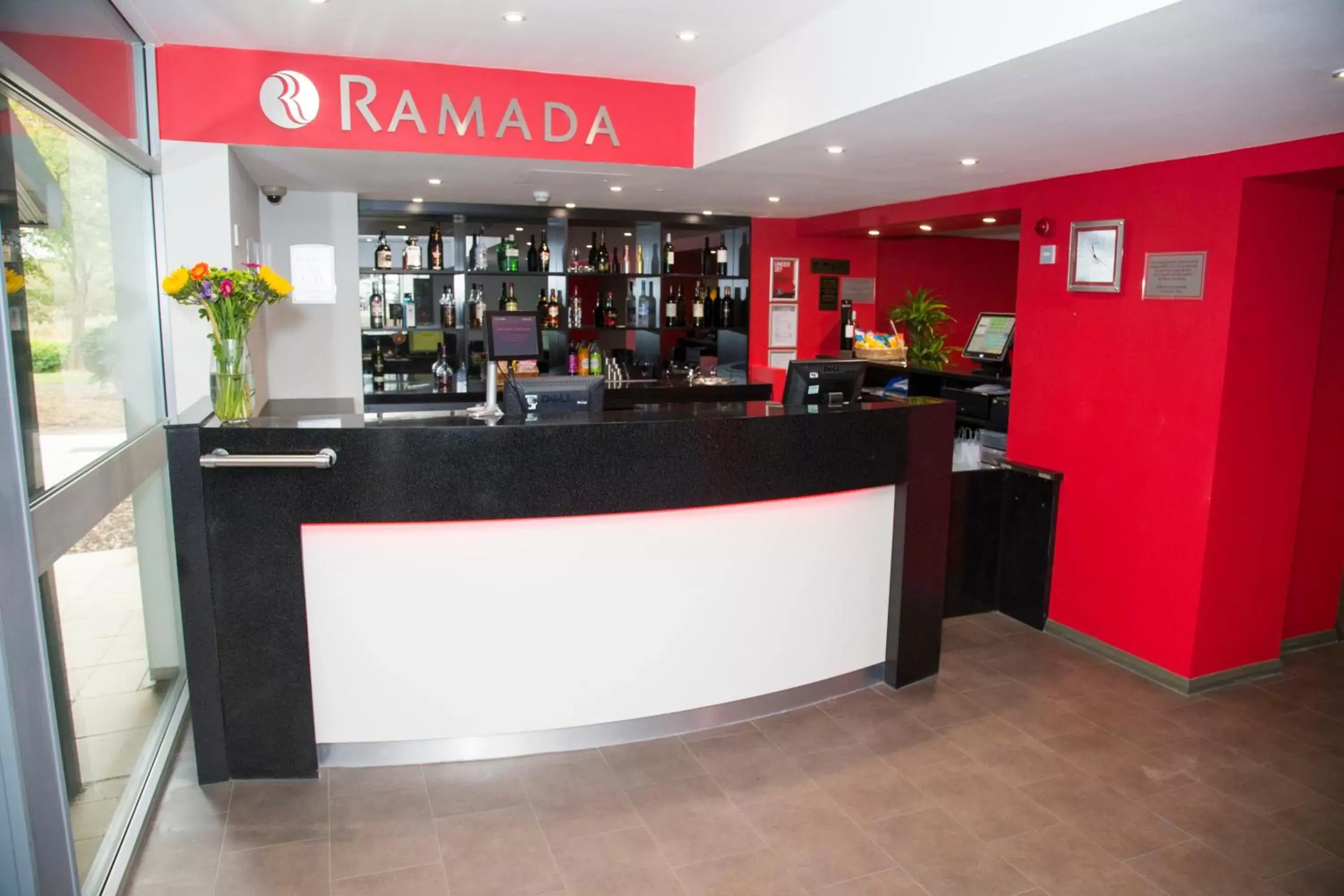 Lounge or bar in Ramada London South Mimms Lounge or bar in Ramada London South Mimms