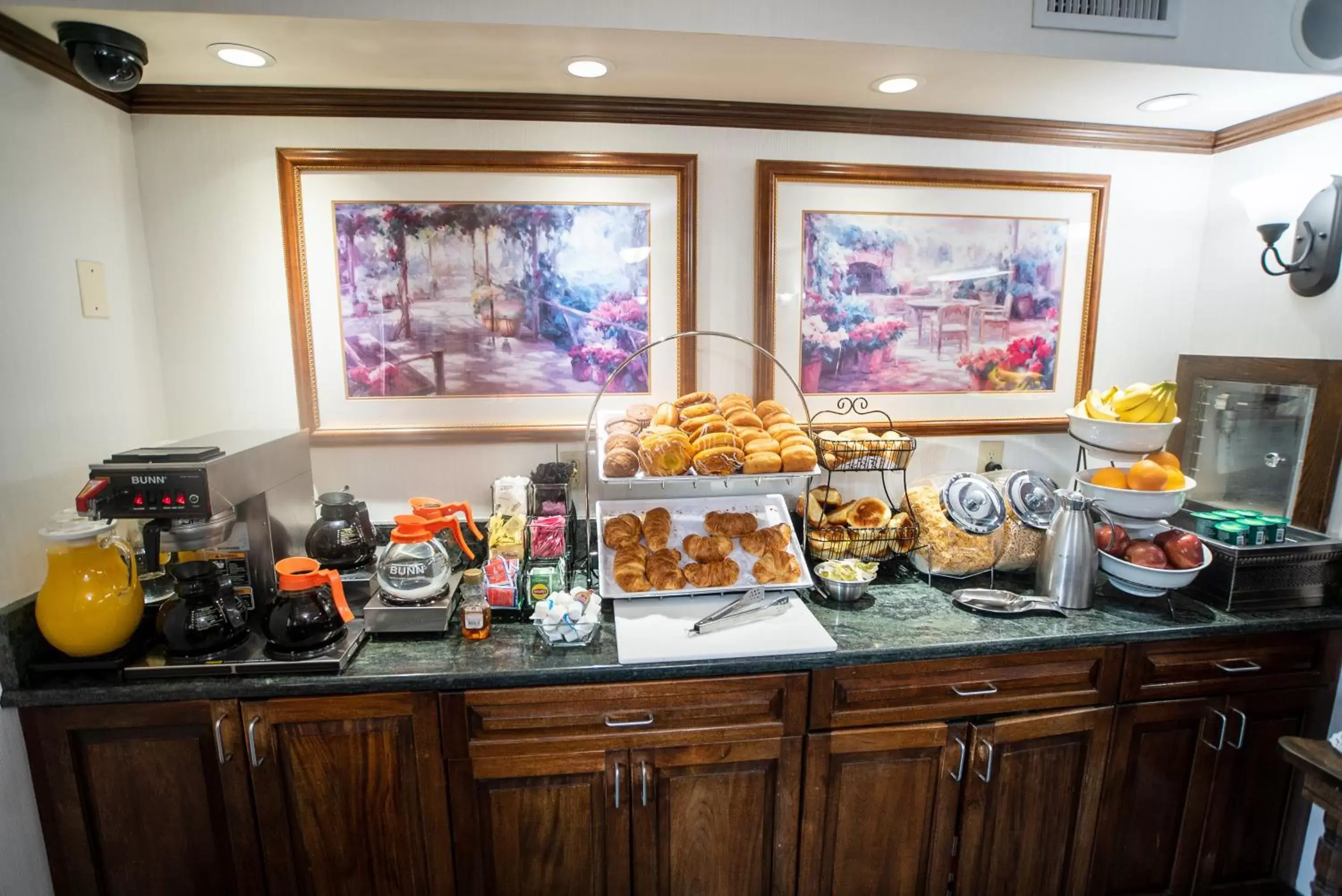 Food and drinks, Food in Holland Hotel Free Parking Jersey City