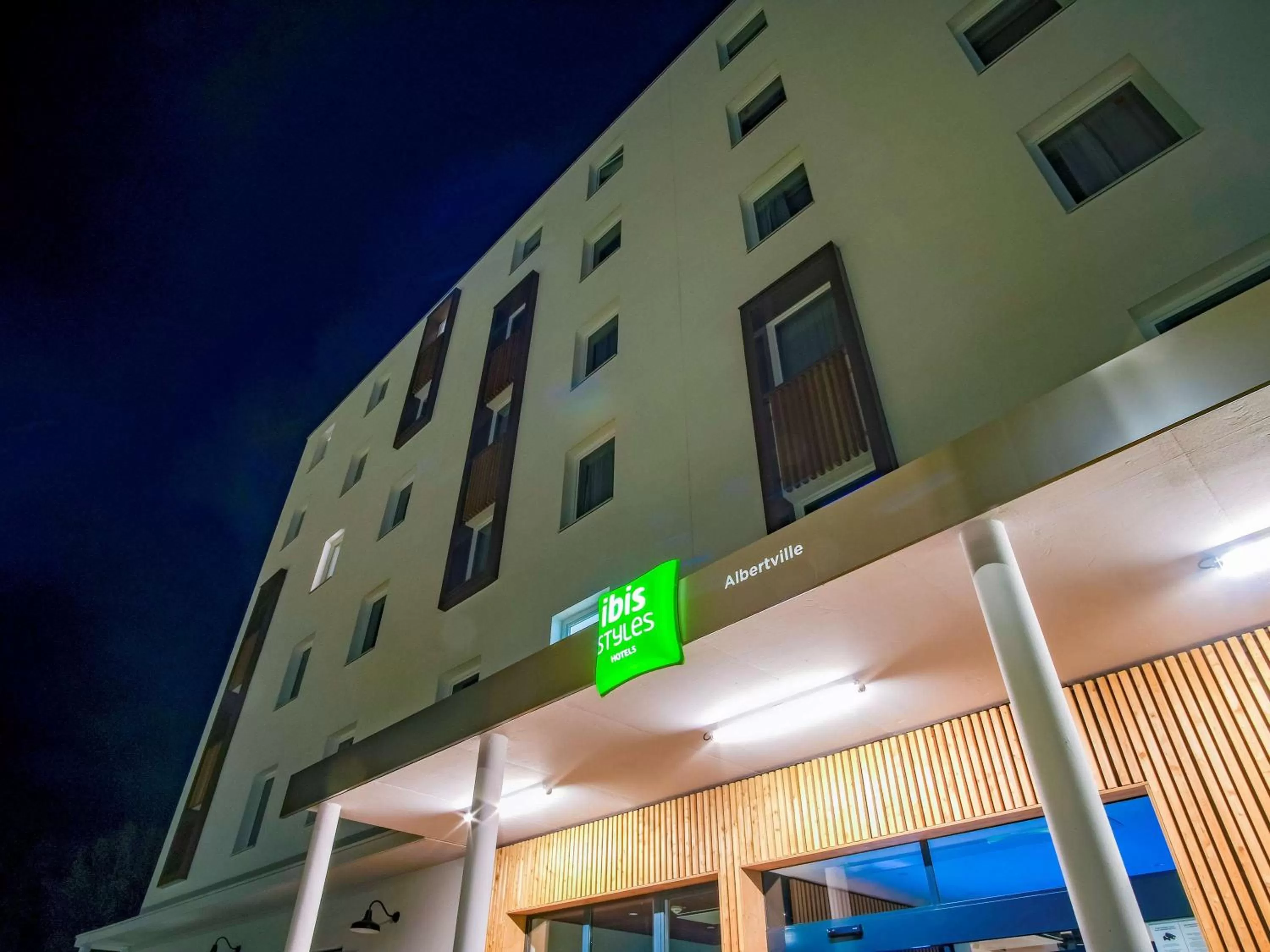 Property building in ibis Styles Albertville