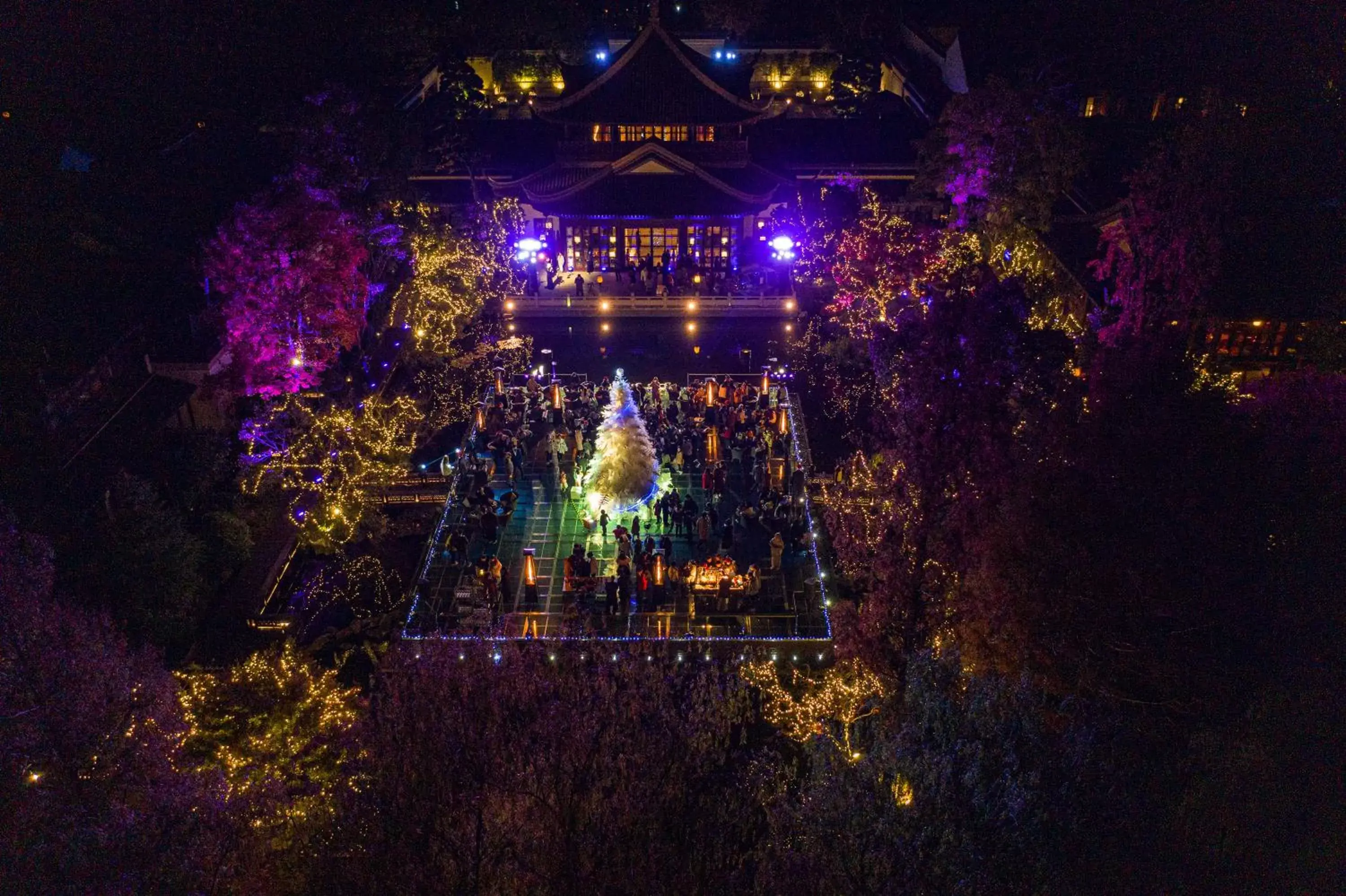 Property building in Four Seasons Hotel Hangzhou at West Lake