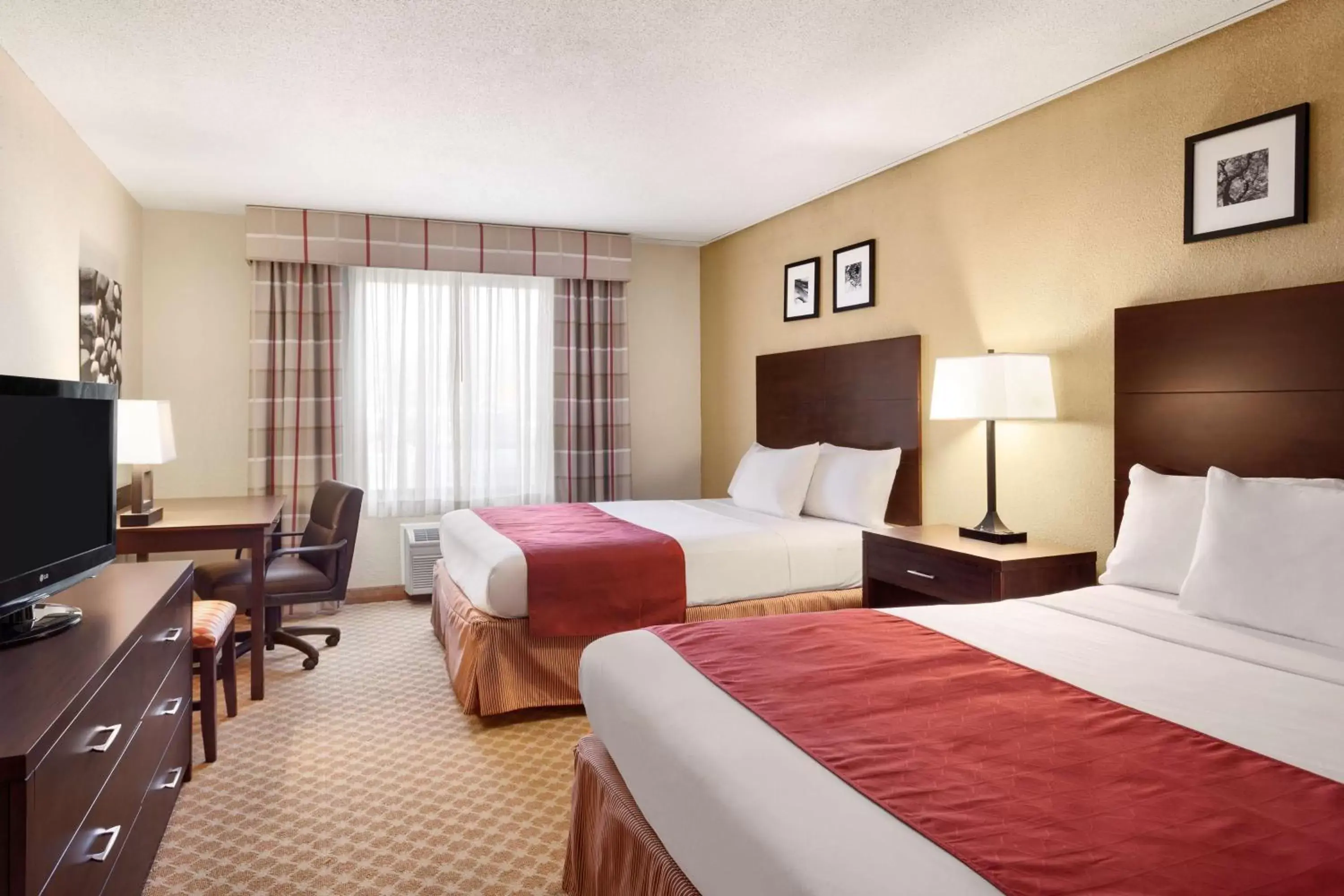 Photo of the whole room, Bed in Country Inn & Suites by Radisson, Coon Rapids, MN