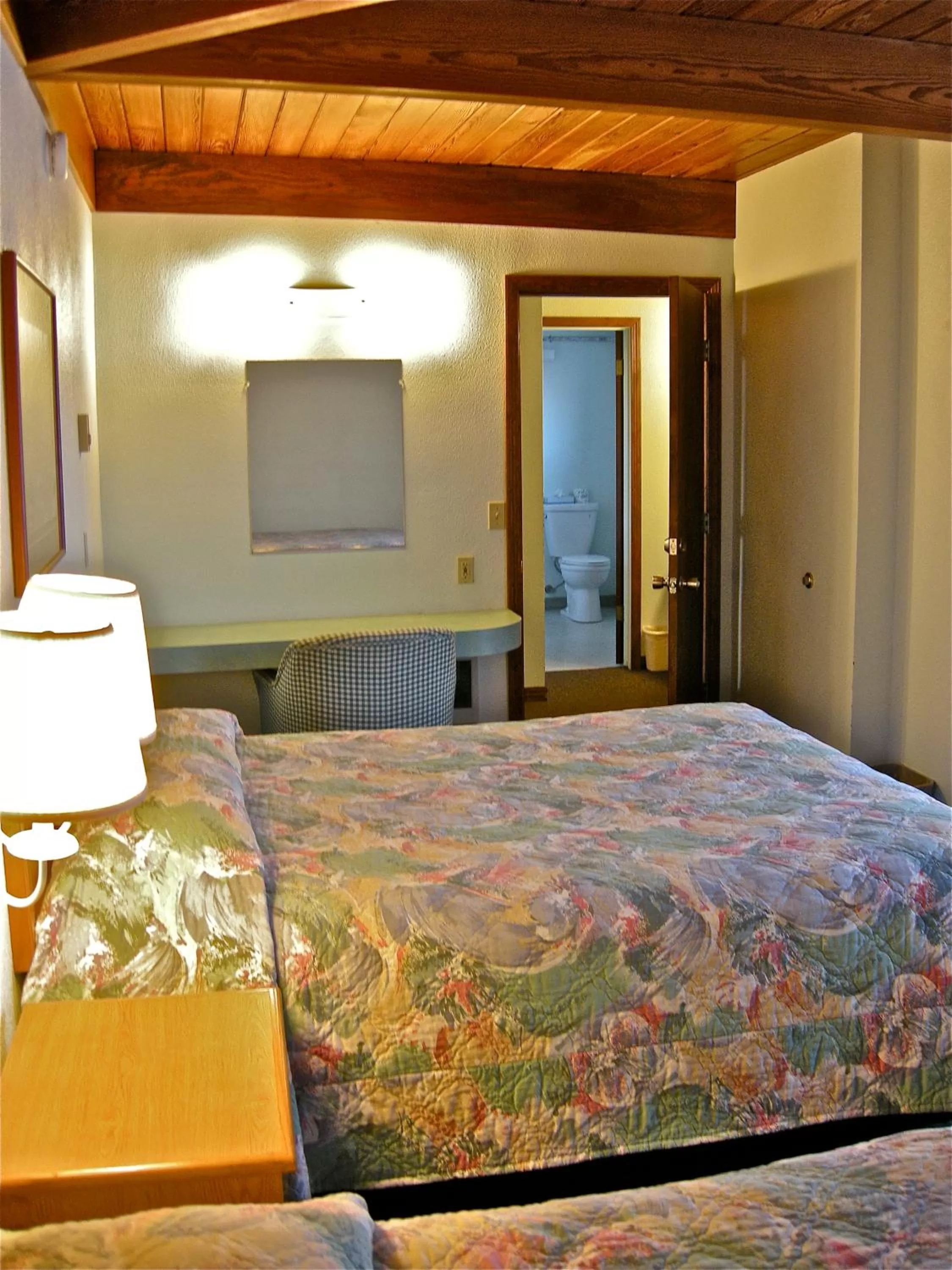 Photo of the whole room, Bed in Azalea Lodge