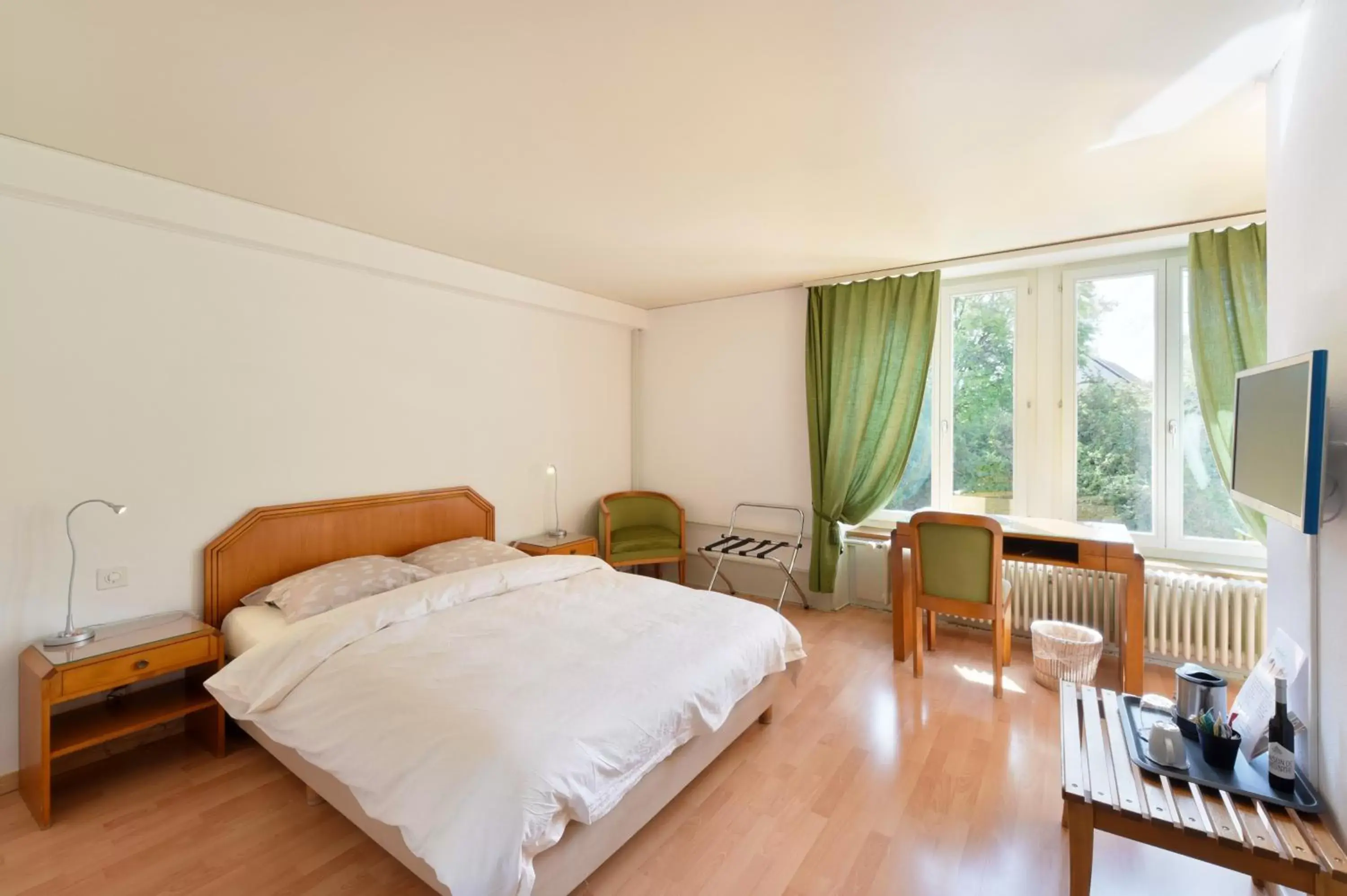 TV and multimedia, Bed in Hôtel de l'Aigle