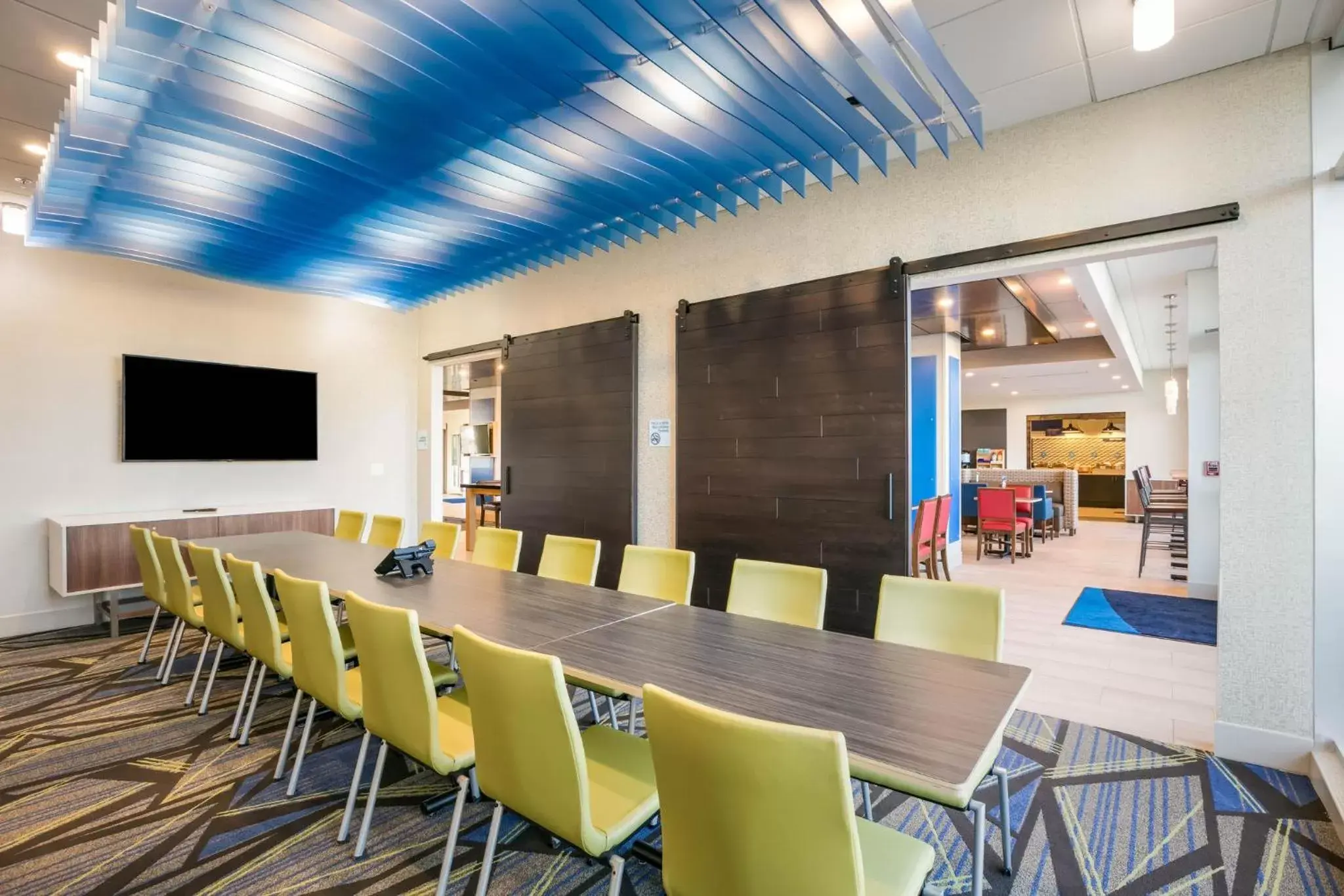 Meeting/conference room in Holiday Inn Express & Suites Jacksonville - Town Center, an IHG Hotel
