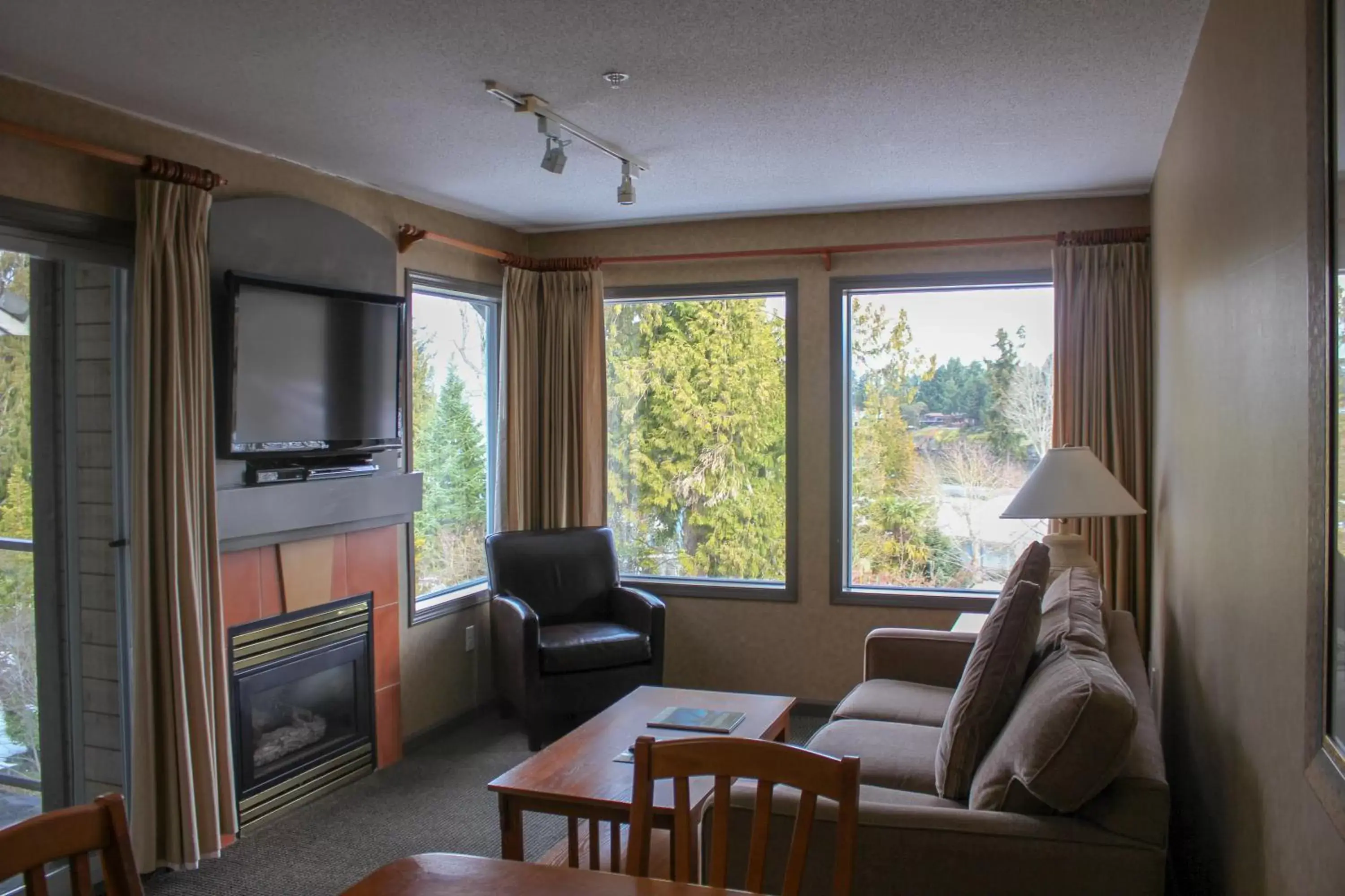 Living room, Seating Area in Pacific Shores Resort & Spa